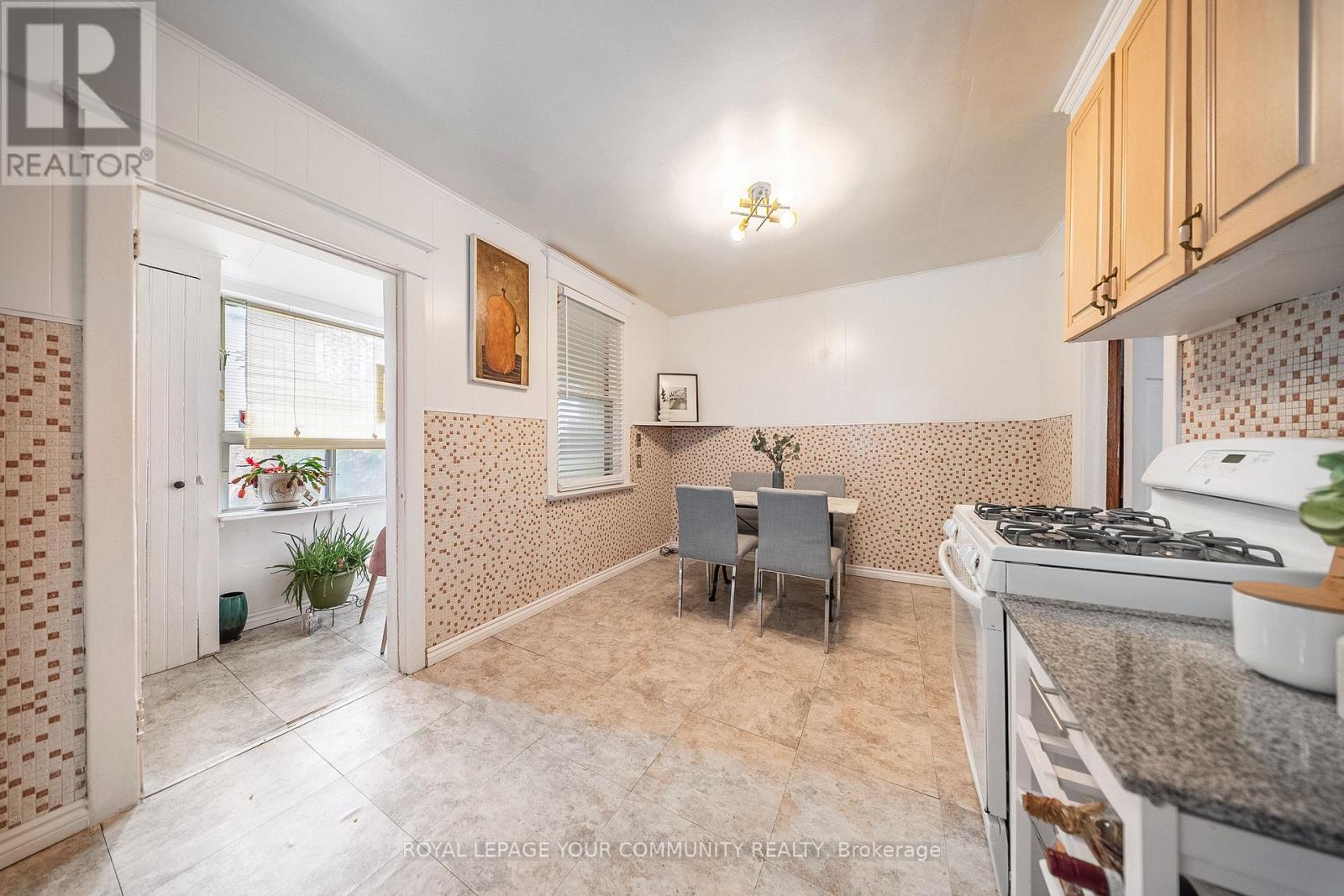 246 Westlake Avenue, Toronto, Ontario  M4C 4T2 - Photo 13 - E12476977