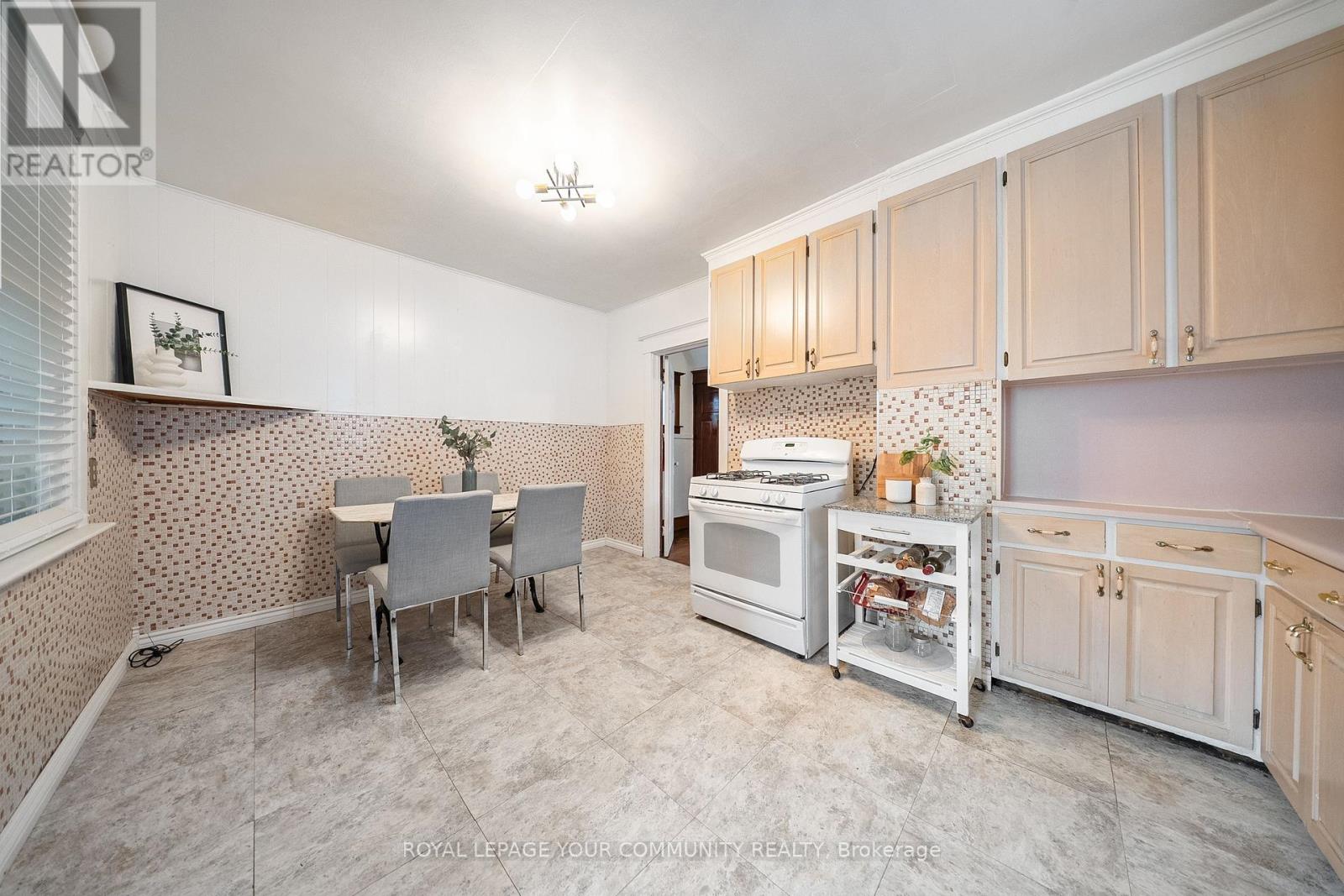 246 Westlake Avenue, Toronto, Ontario  M4C 4T2 - Photo 14 - E12476977