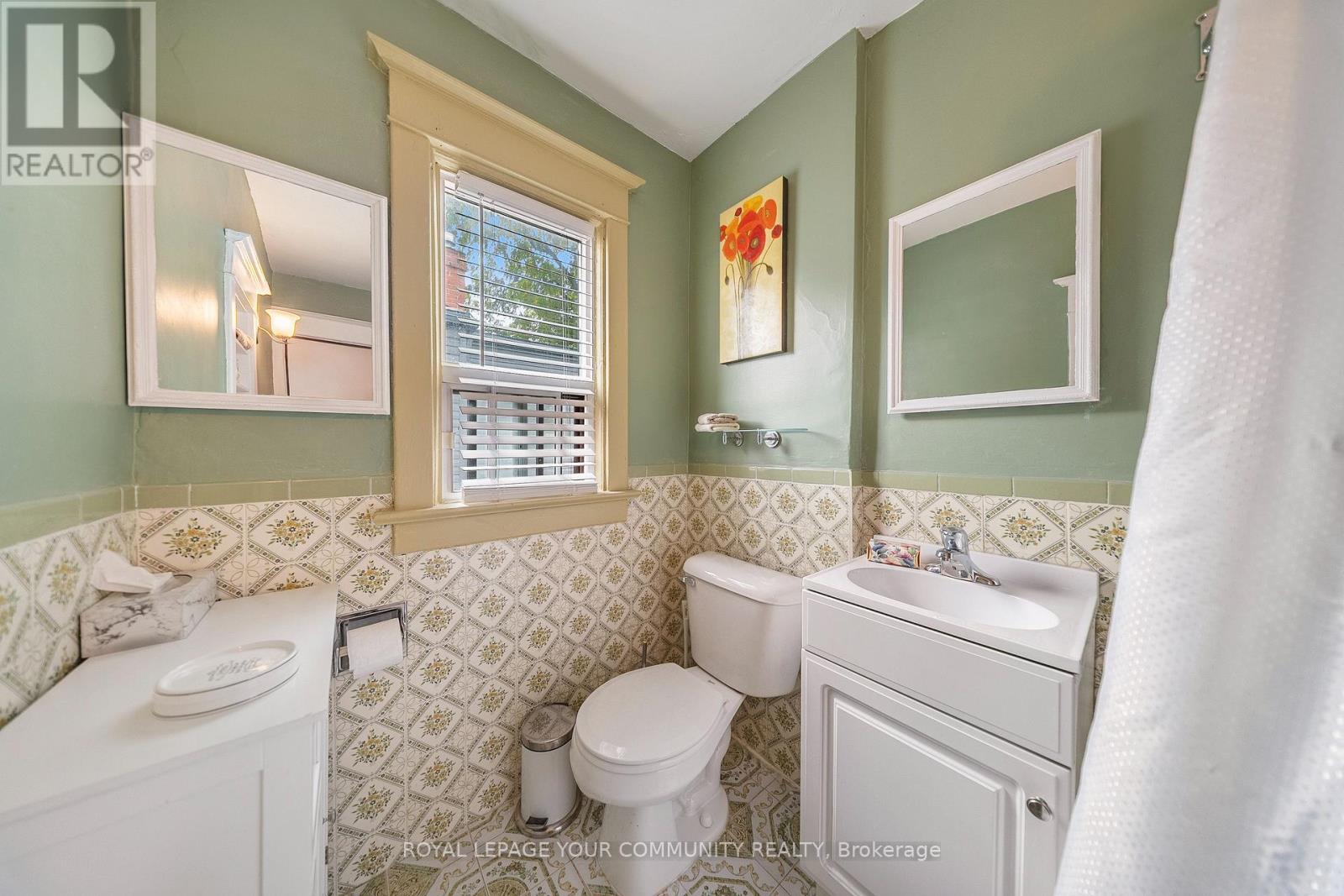 246 Westlake Avenue, Toronto, Ontario  M4C 4T2 - Photo 24 - E12476977
