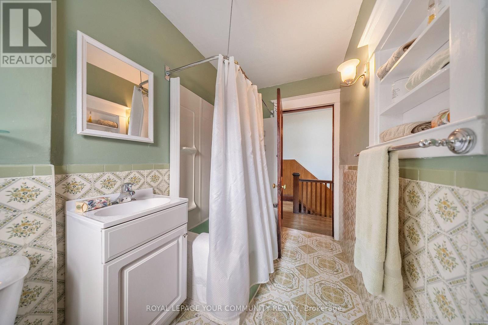 246 Westlake Avenue, Toronto, Ontario  M4C 4T2 - Photo 25 - E12476977