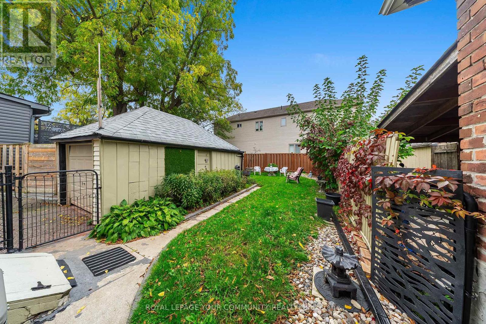 246 Westlake Avenue, Toronto, Ontario  M4C 4T2 - Photo 32 - E12476977