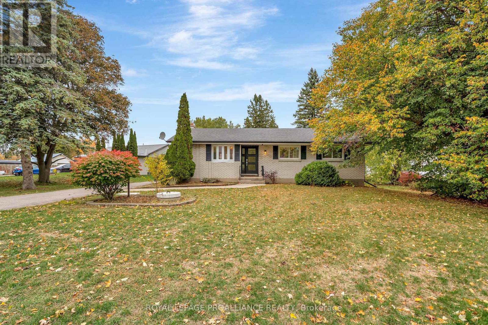 97 Roseland Drive, Quinte West, Ontario K0K 1L0 - Photo 13 - X12477100