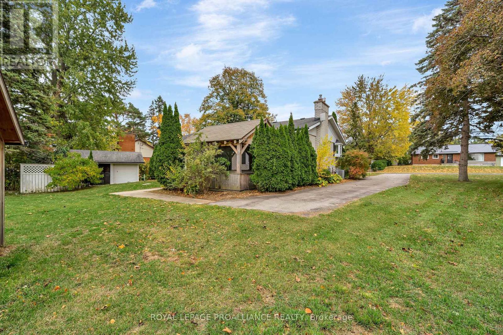 97 Roseland Drive, Quinte West, Ontario K0K 1L0 - Photo 44 - X12477100