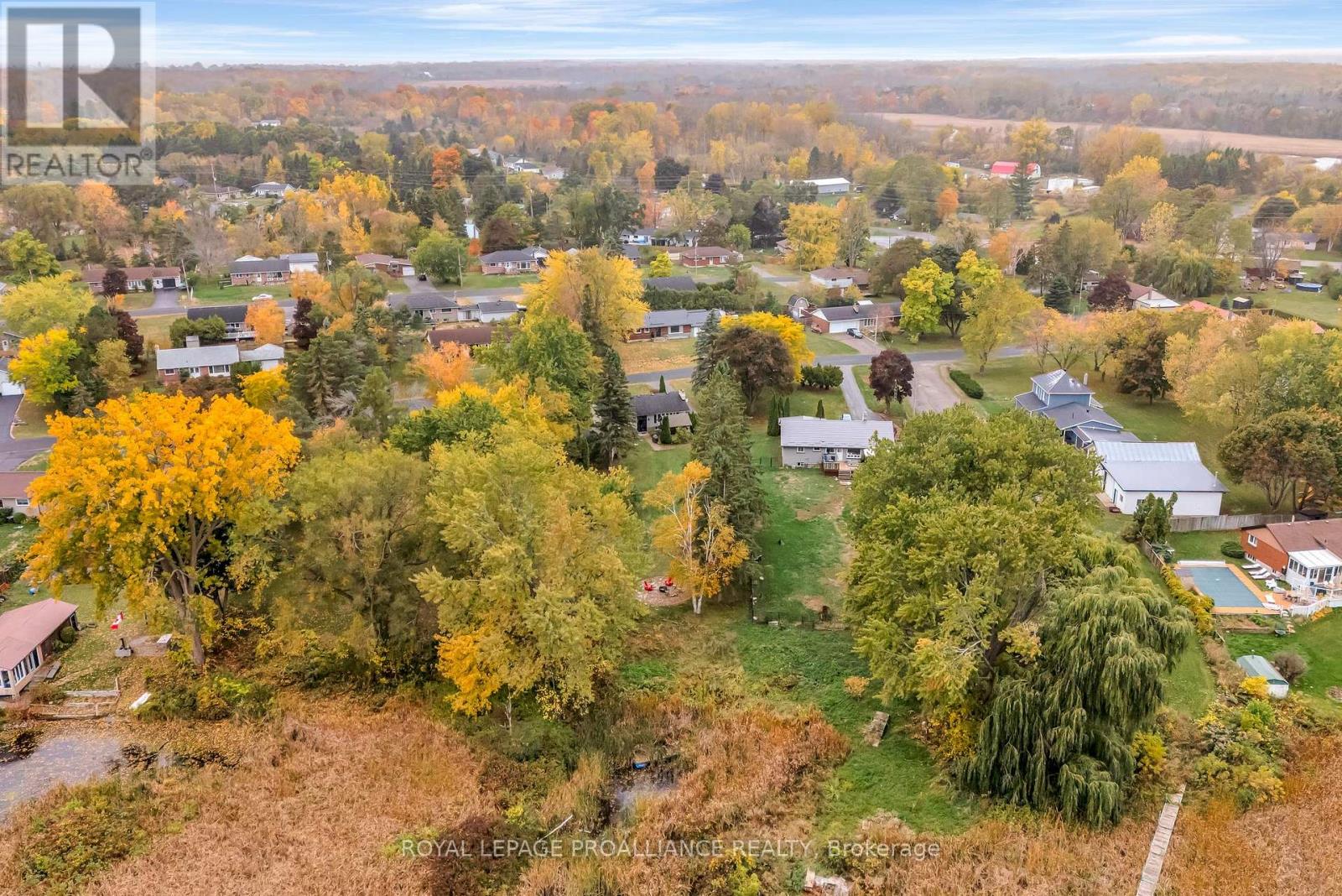 97 Roseland Drive, Quinte West, Ontario K0K 1L0 - Photo 6 - X12477100