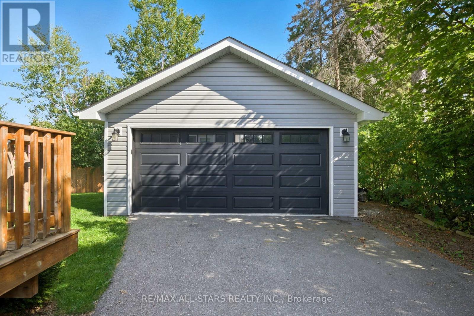 29 Patrick Drive, Aurora, Ontario  L4G 2A6 - Photo 2 - N12477000
