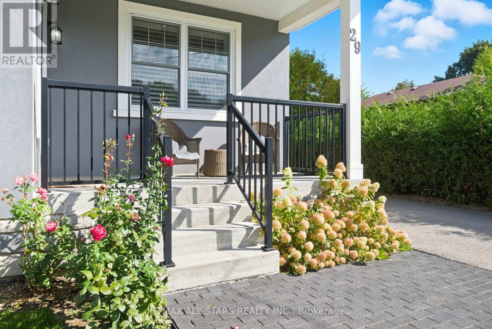 29 Patrick Drive, Aurora, Ontario  L4G 2A6 - Photo 3 - N12477000