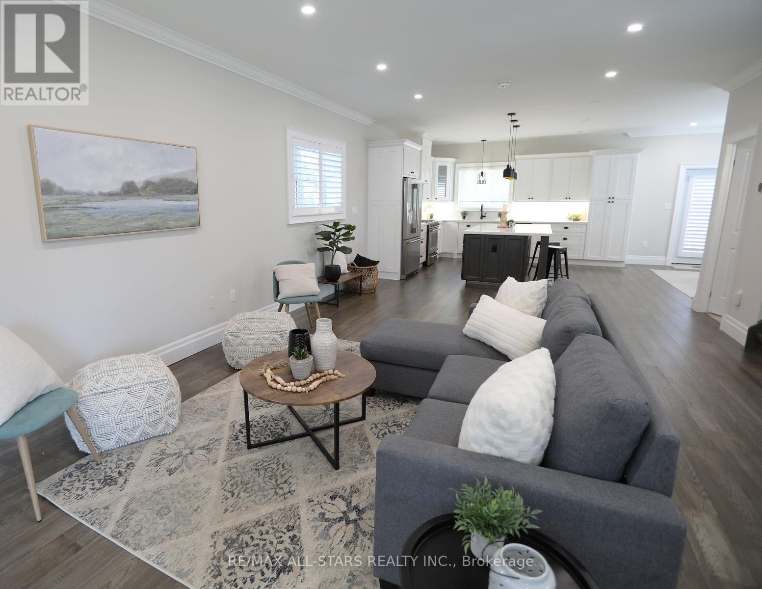29 Patrick Drive, Aurora, Ontario  L4G 2A6 - Photo 9 - N12477000