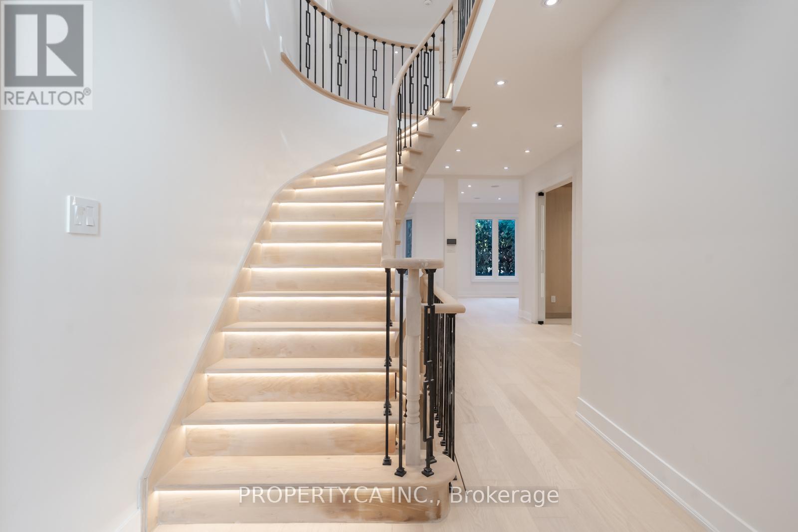 63 Concord Road, Vaughan, Ontario  L4J 3M2 - Photo 2 - N12477013
