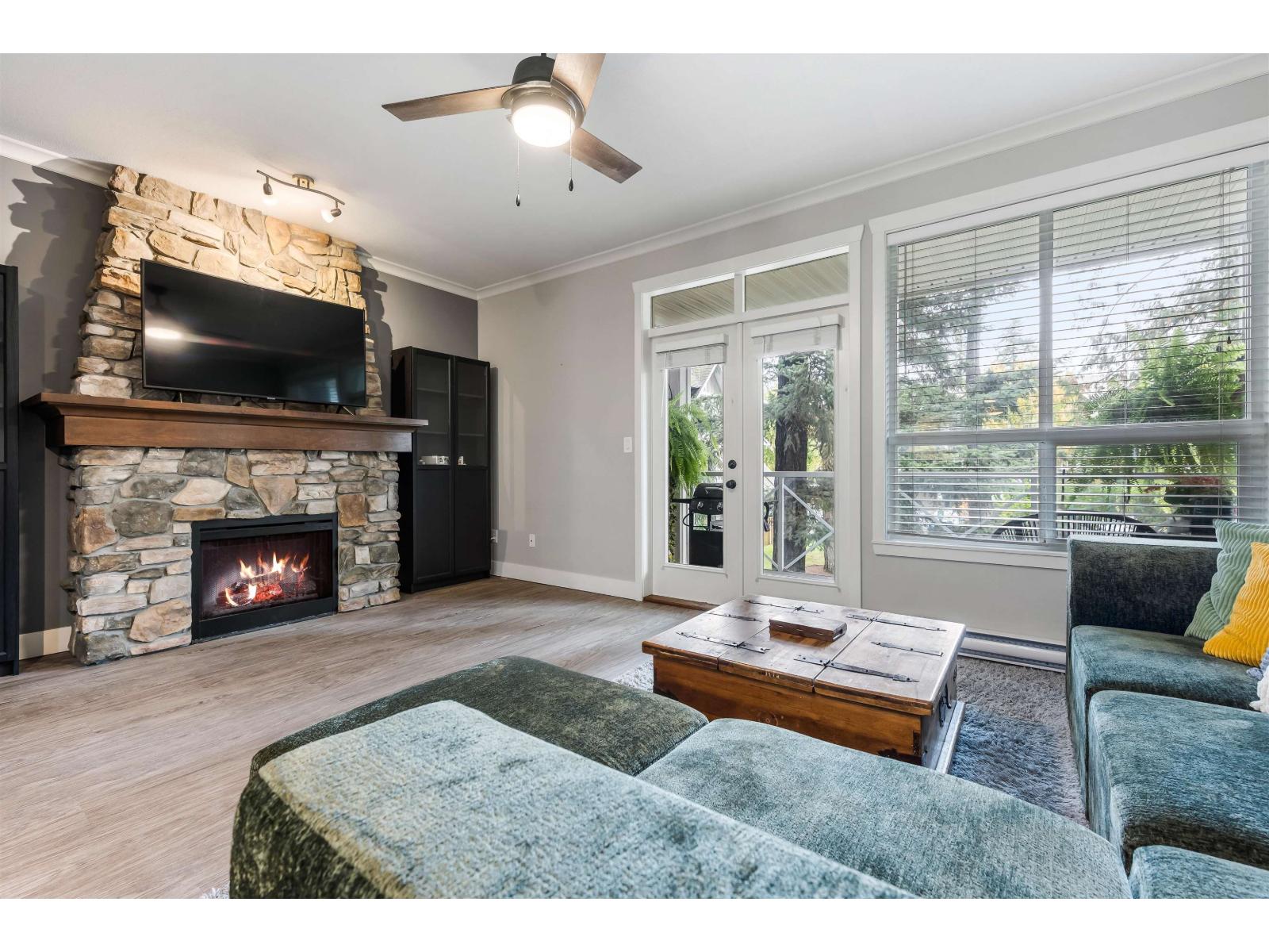 49 5837 Sappers Way, Garrison Crossing, Chilliwack, British Columbia  V2R 0G4 - Photo 2 - R3061020