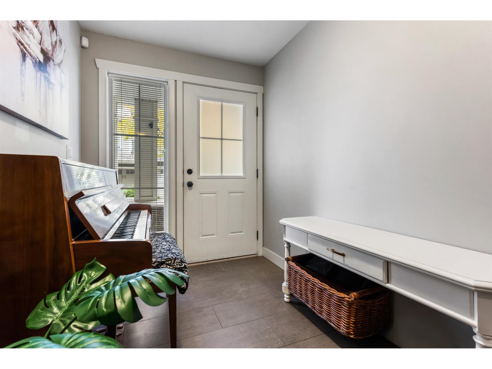49 5837 Sappers Way, Garrison Crossing, Chilliwack, British Columbia  V2R 0G4 - Photo 8 - R3061020