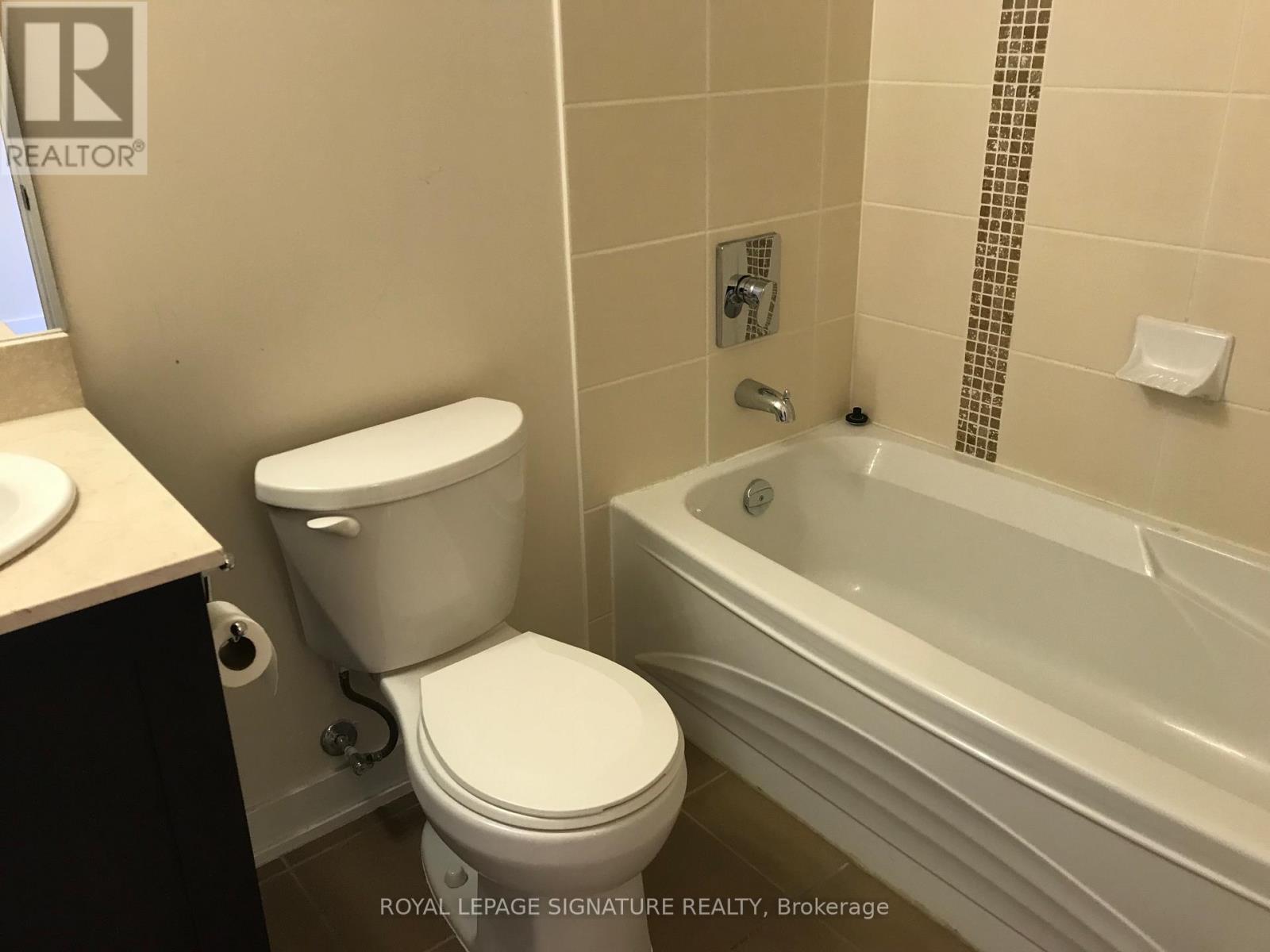 1509 - 4070 Confederation Parkway, Mississauga, Ontario  L5B 0E9 - Photo 13 - W12476956