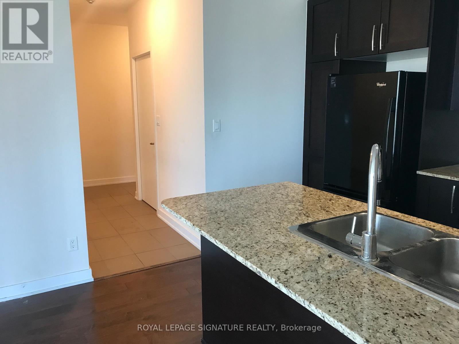 1509 - 4070 Confederation Parkway, Mississauga, Ontario  L5B 0E9 - Photo 5 - W12476956