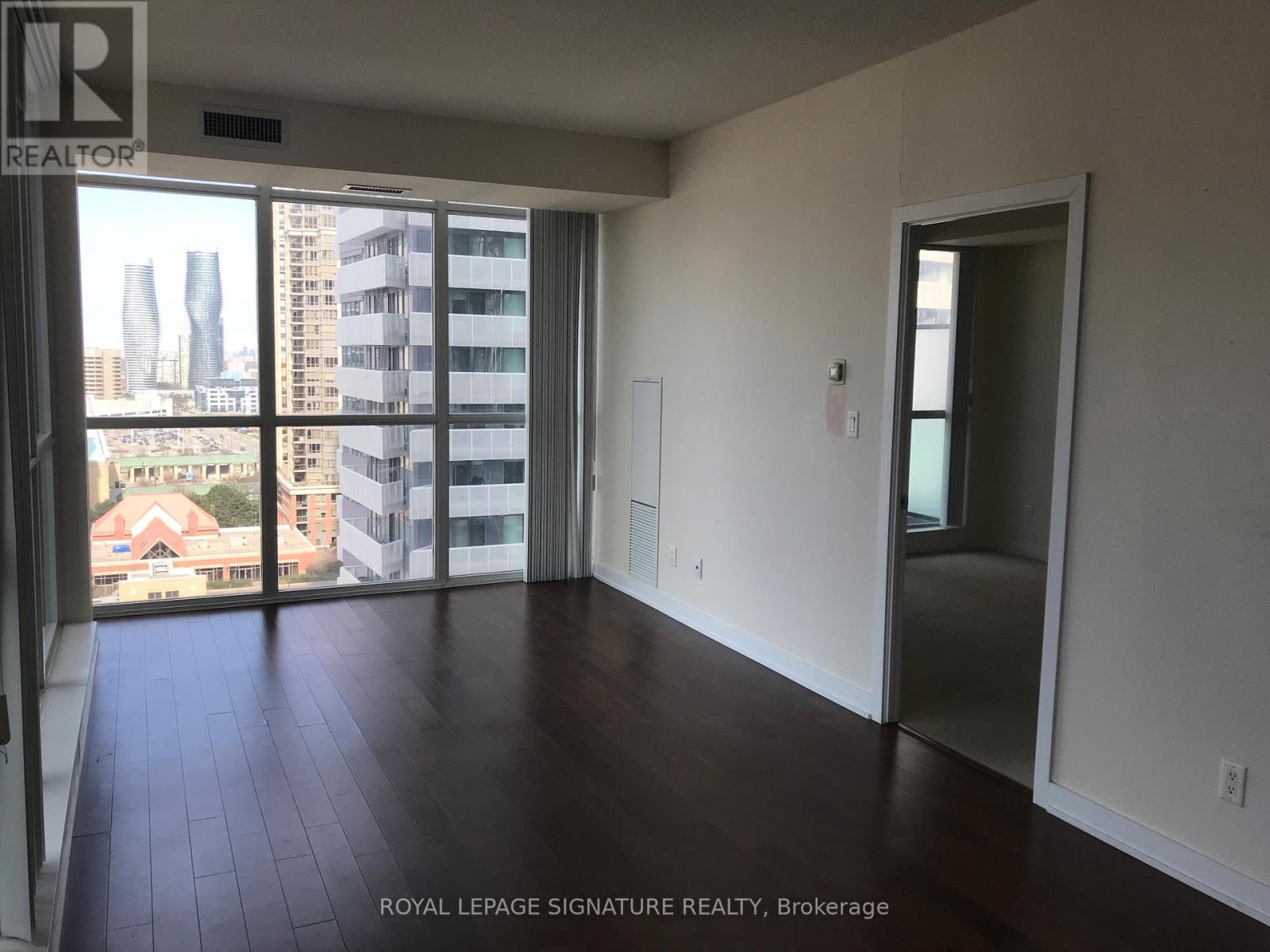 1509 - 4070 Confederation Parkway, Mississauga, Ontario  L5B 0E9 - Photo 6 - W12476956
