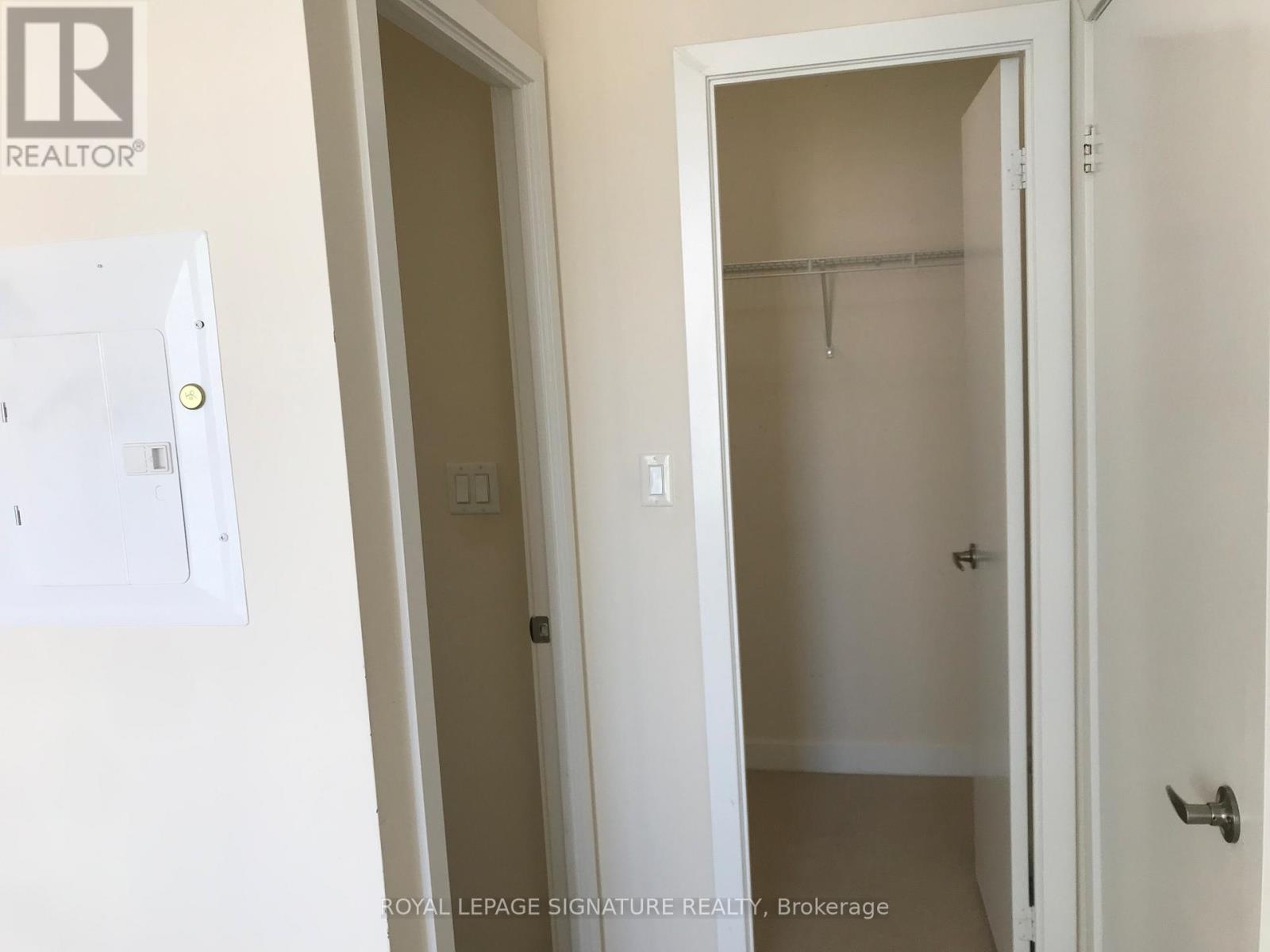 1509 - 4070 Confederation Parkway, Mississauga, Ontario  L5B 0E9 - Photo 9 - W12476956