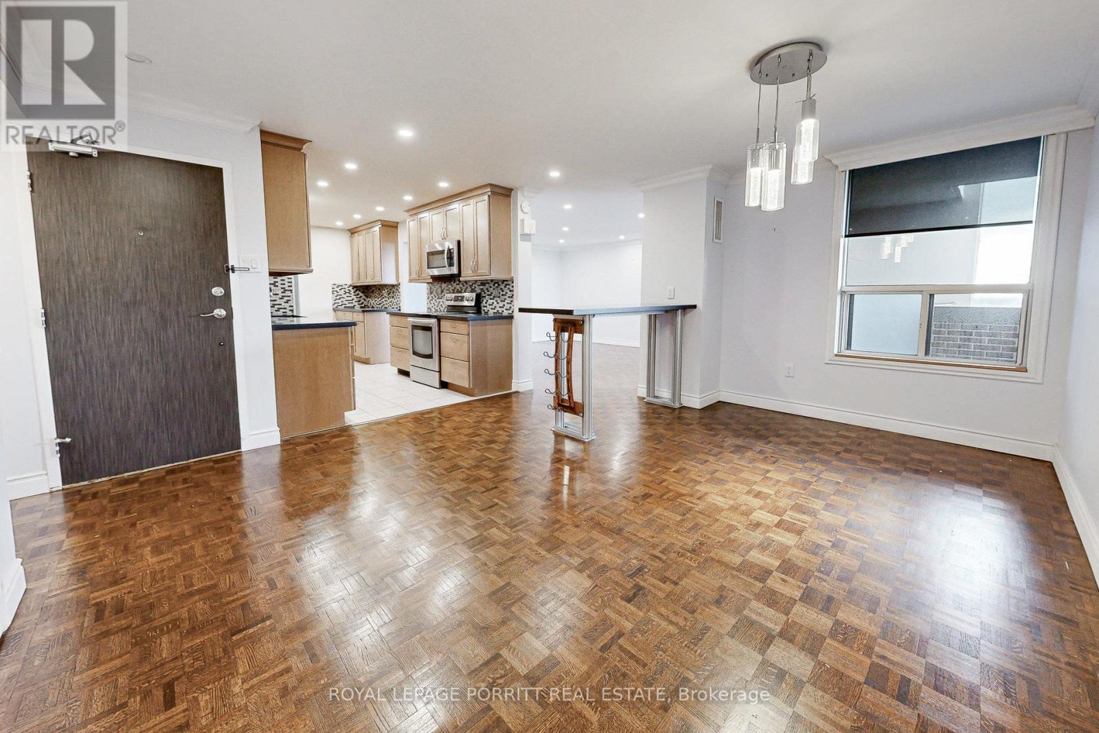 2007 - 1515 Lakeshore Road E, Mississauga, Ontario  L5E 3E2 - Photo 8 - W12476963