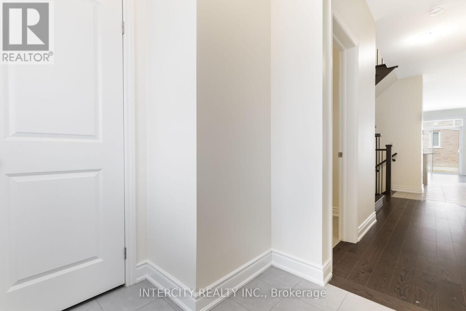 40 Donald Stewart Road, Brampton, Ontario  L7A 5J8 - Photo 3 - W12476968