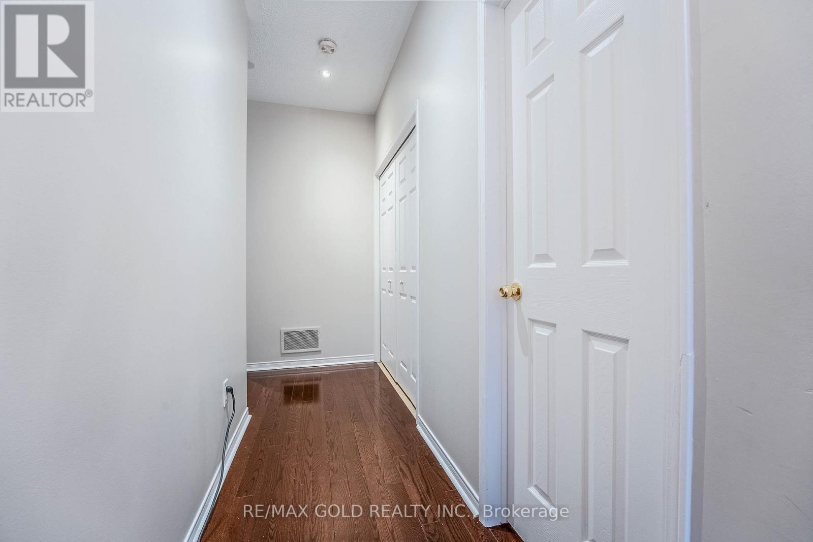 5195 Angel Stone Drive, Mississauga, Ontario  L5M 0L5 - Photo 11 - W12476970