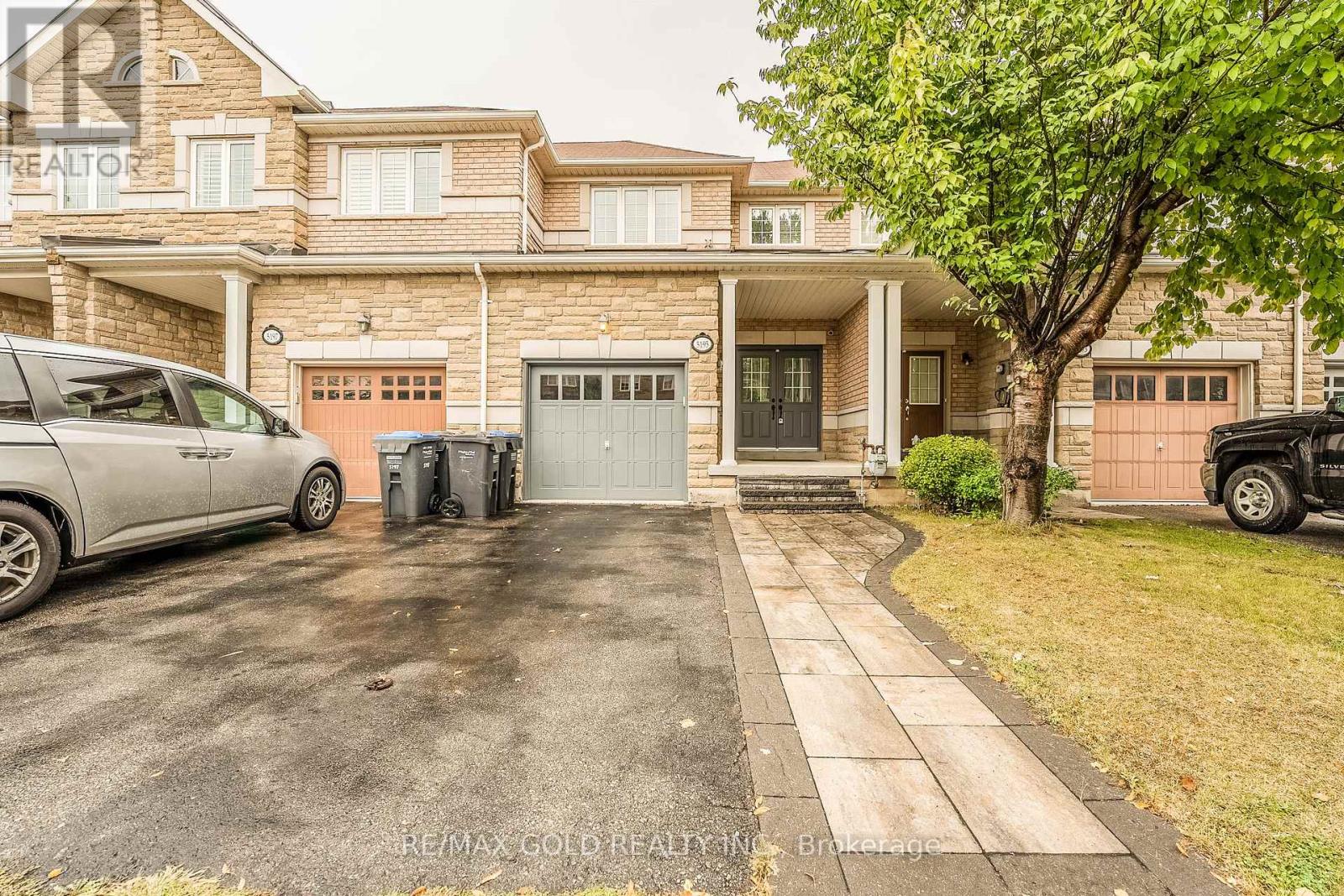 5195 Angel Stone Drive, Mississauga, Ontario  L5M 0L5 - Photo 2 - W12476970