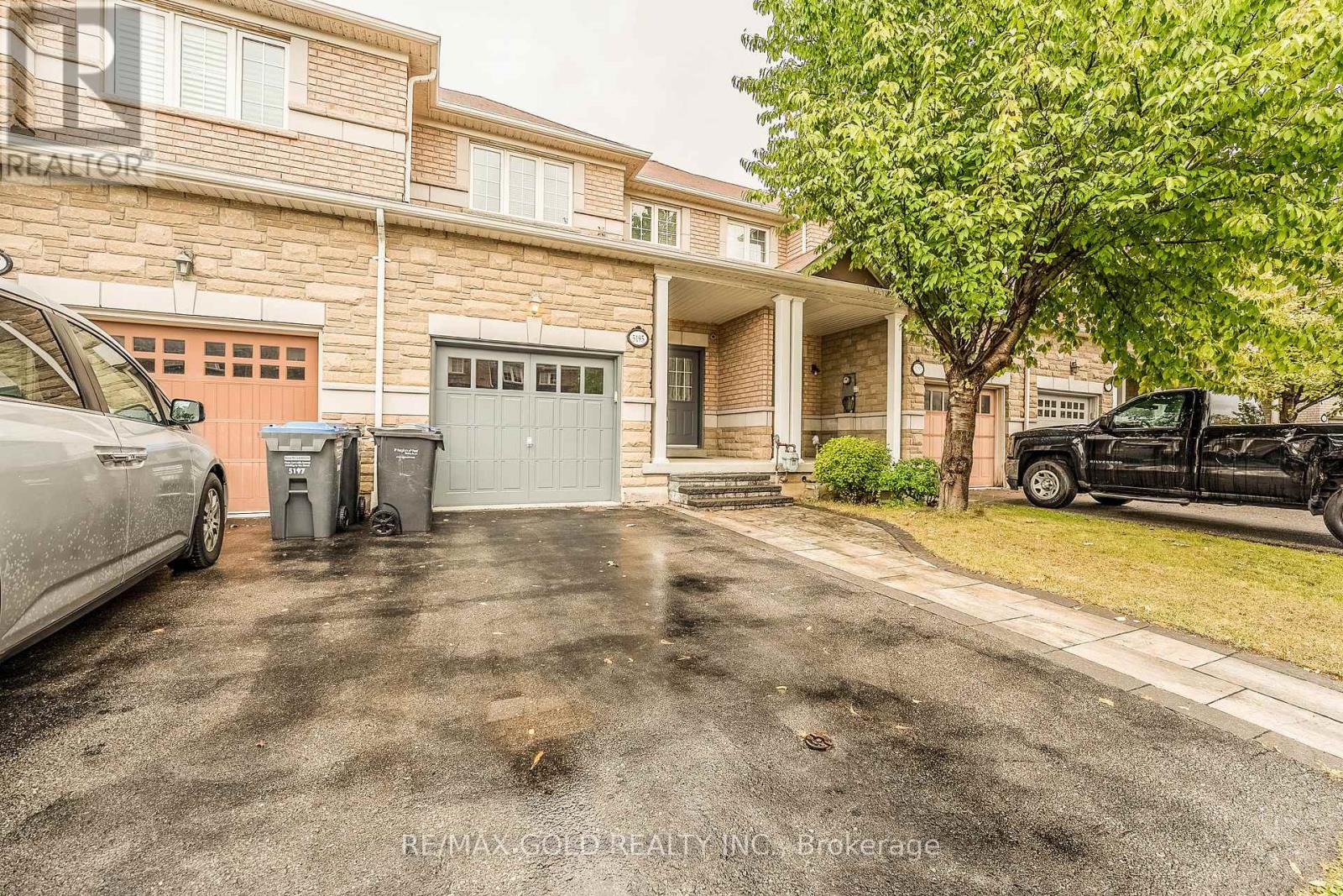 5195 Angel Stone Drive, Mississauga, Ontario  L5M 0L5 - Photo 3 - W12476970
