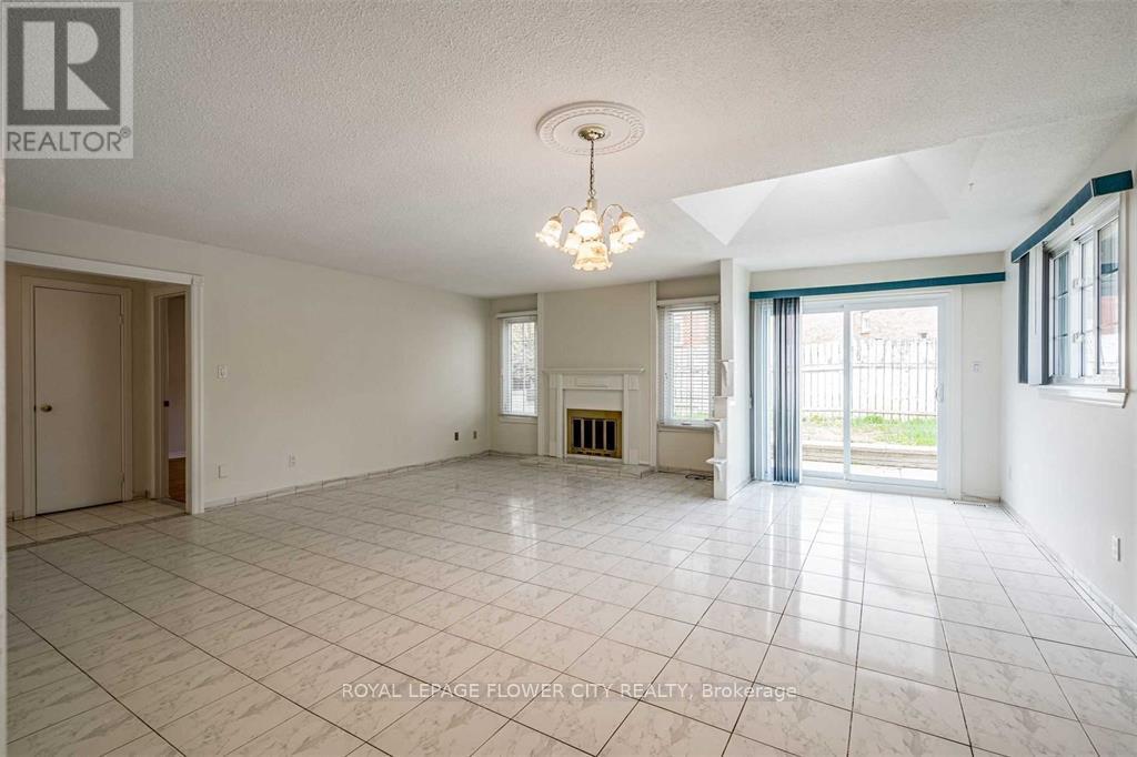 6 Reynier Drive, Brampton, Ontario  L6Z 1L4 - Photo 8 - W12476985