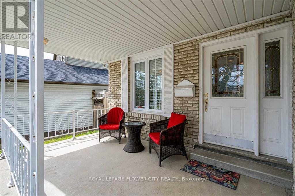 6 Reynier Drive, Brampton, Ontario  L6Z 1L4 - Photo 9 - W12476985