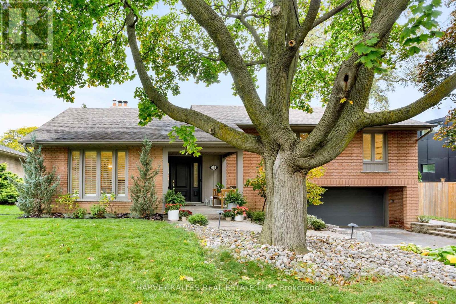 36 RAVENSBOURNE CRESCENT, Toronto, Ontario