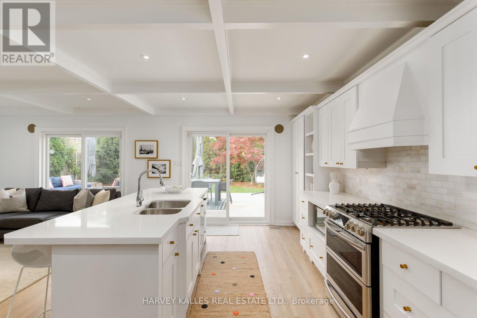 36 Ravensbourne Crescent, Toronto, Ontario  M9A 2A8 - Photo 10 - W12476989