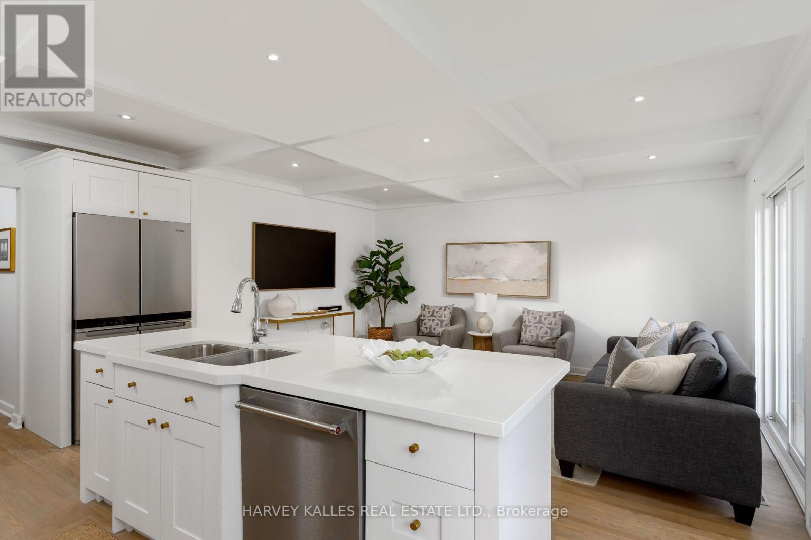36 Ravensbourne Crescent, Toronto, Ontario  M9A 2A8 - Photo 14 - W12476989