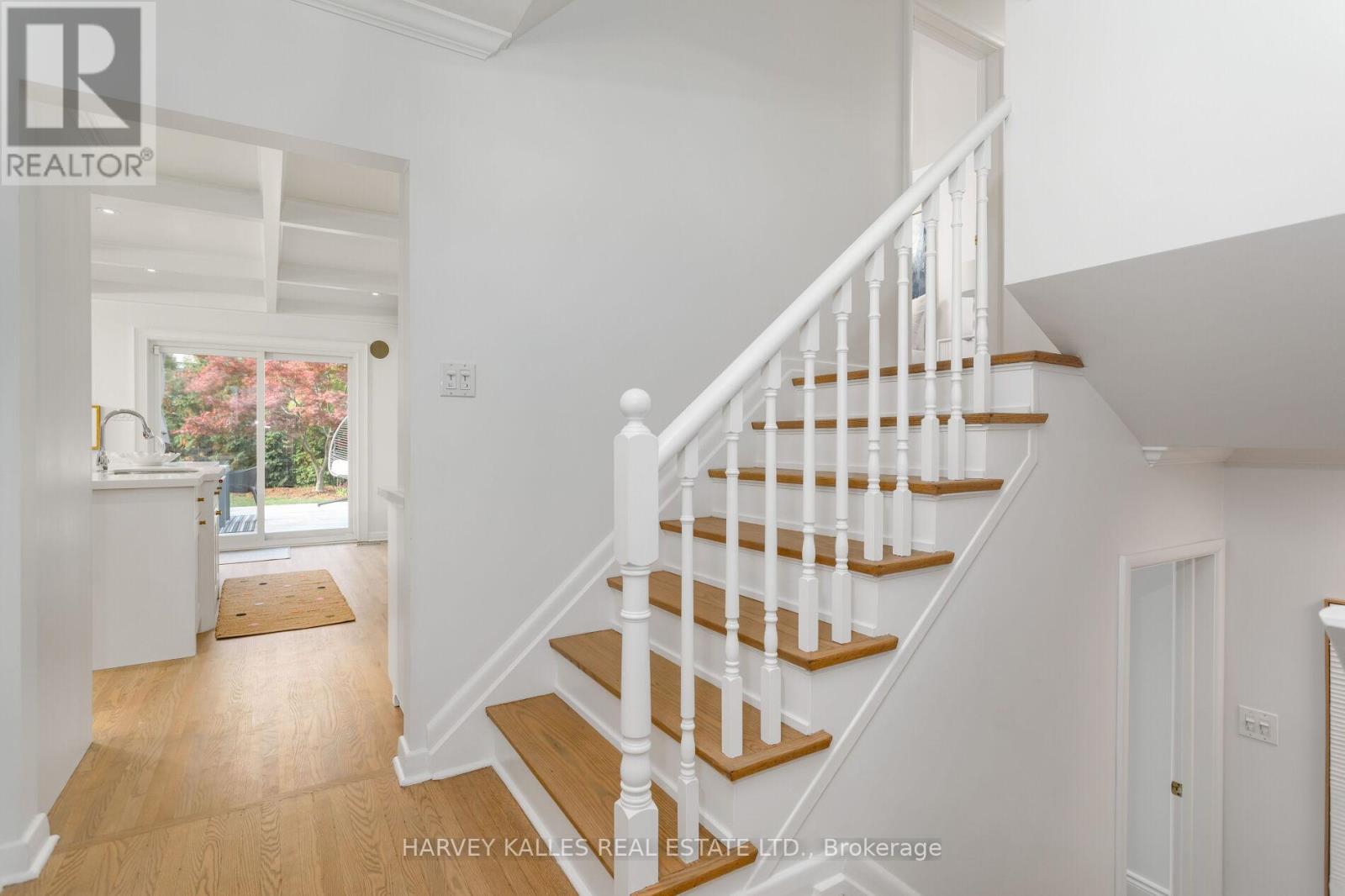 36 Ravensbourne Crescent, Toronto, Ontario  M9A 2A8 - Photo 28 - W12476989