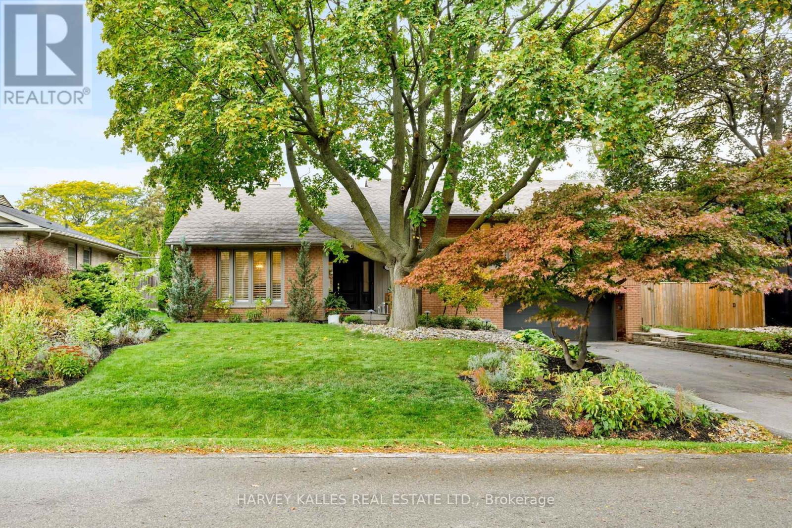 36 Ravensbourne Crescent, Toronto, Ontario  M9A 2A8 - Photo 3 - W12476989