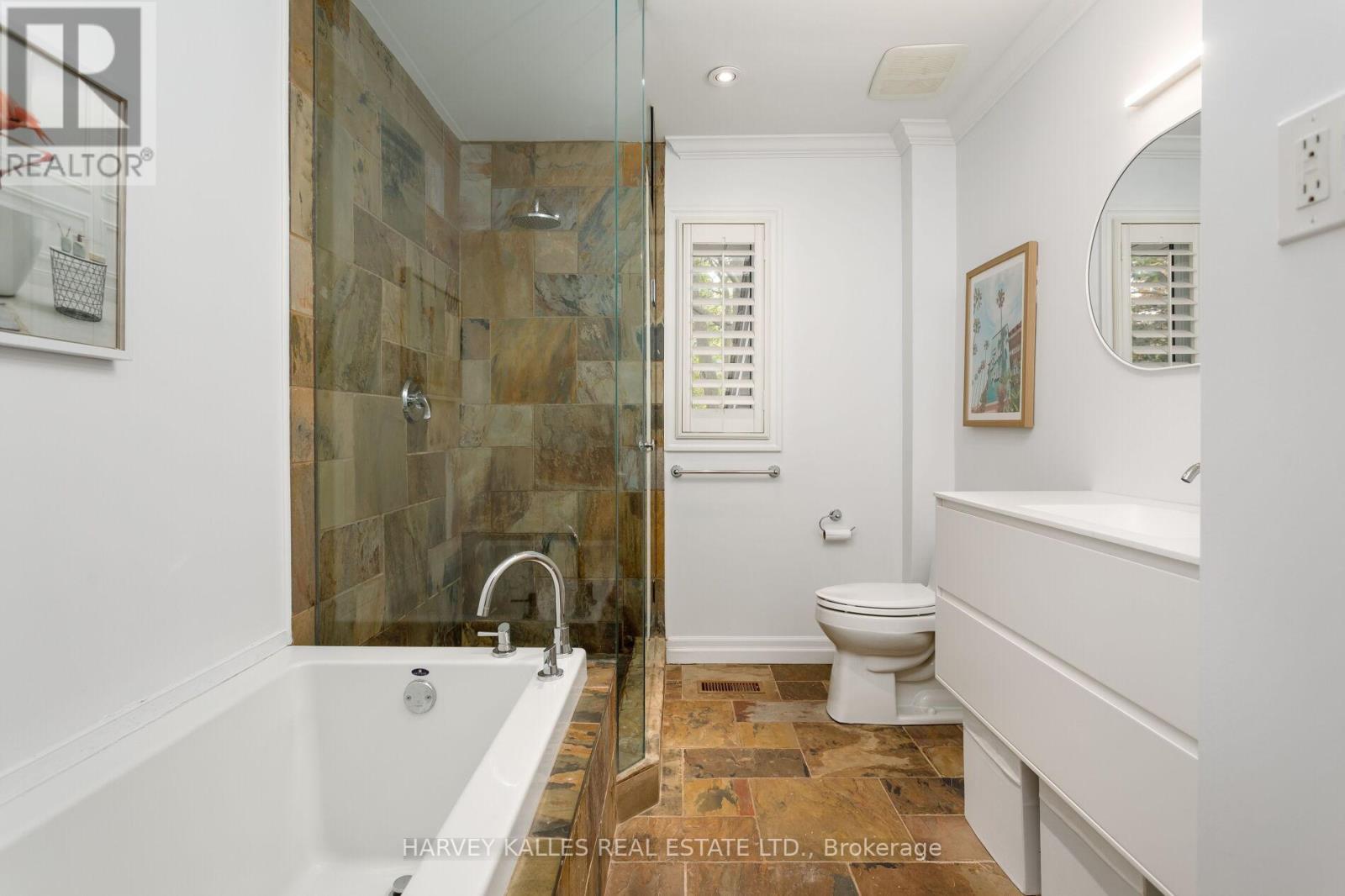 36 Ravensbourne Crescent, Toronto, Ontario  M9A 2A8 - Photo 32 - W12476989