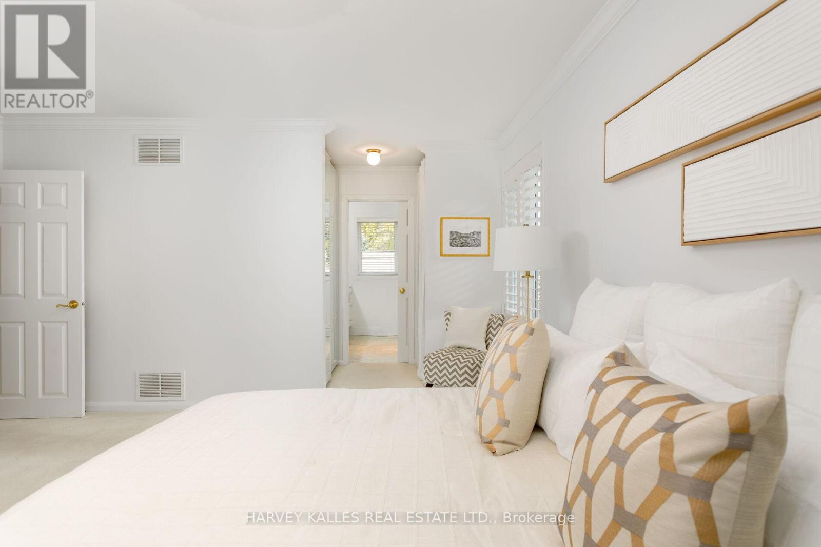 36 Ravensbourne Crescent, Toronto, Ontario  M9A 2A8 - Photo 39 - W12476989