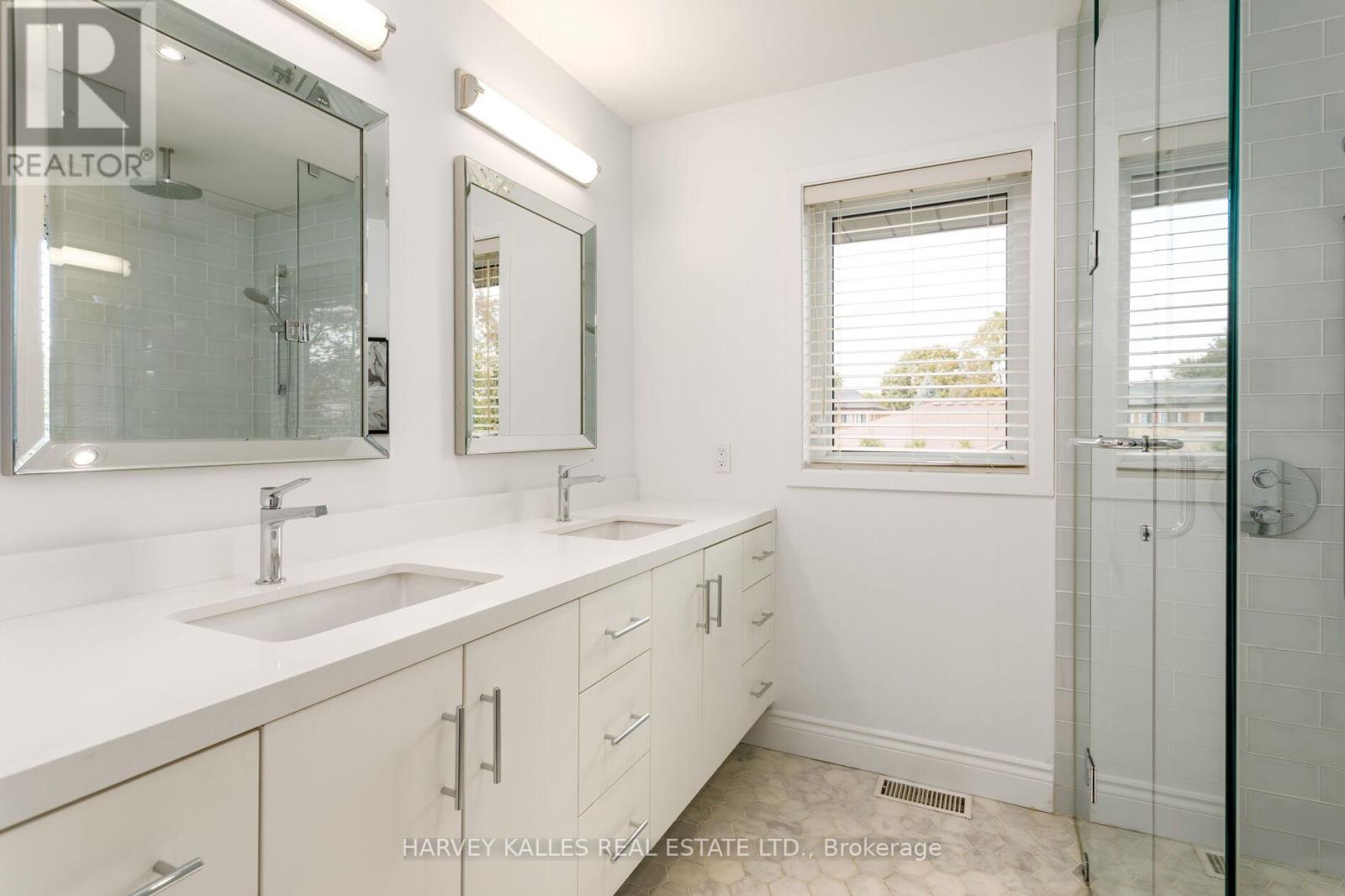 36 Ravensbourne Crescent, Toronto, Ontario  M9A 2A8 - Photo 40 - W12476989