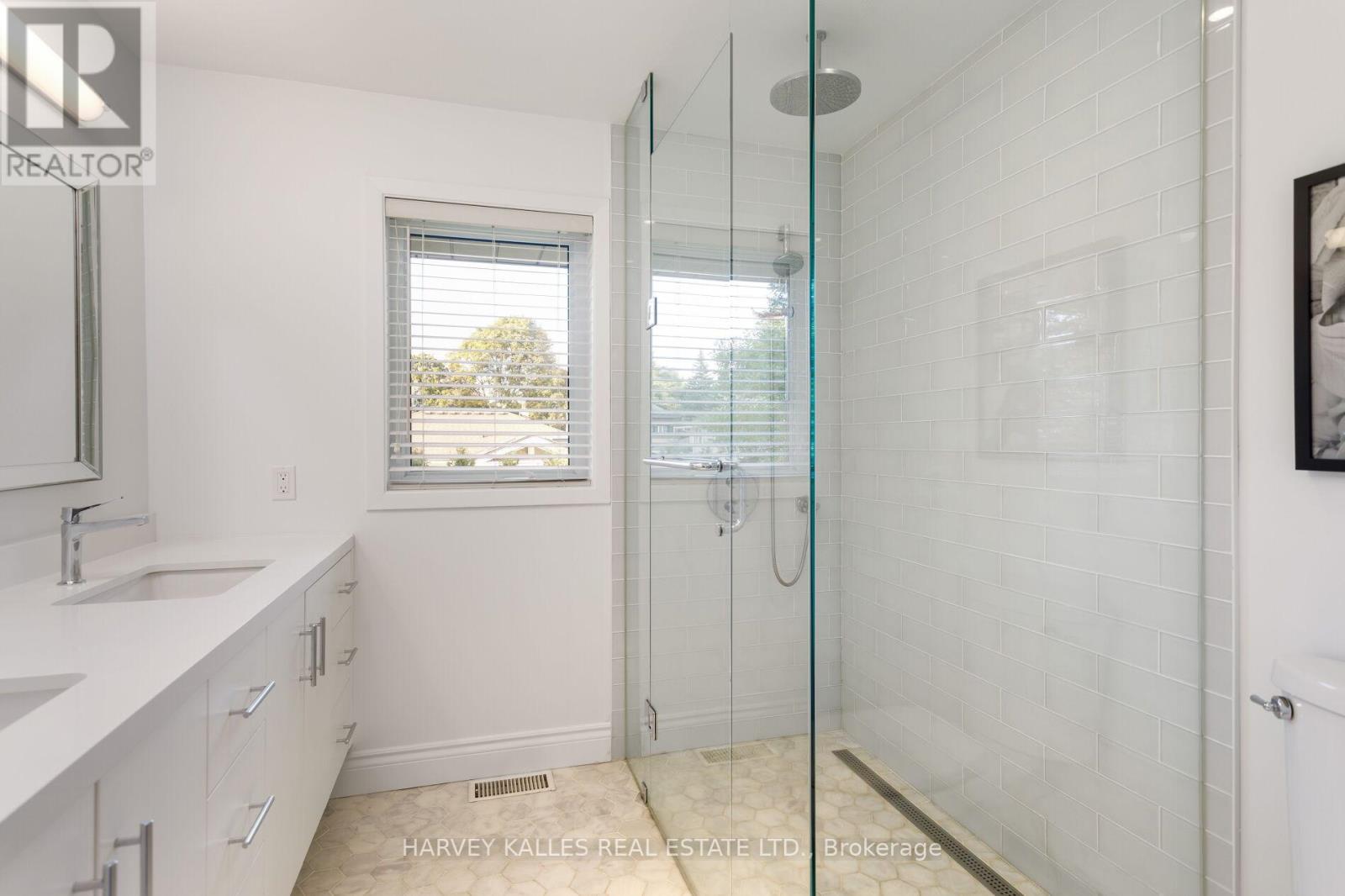 36 Ravensbourne Crescent, Toronto, Ontario  M9A 2A8 - Photo 41 - W12476989