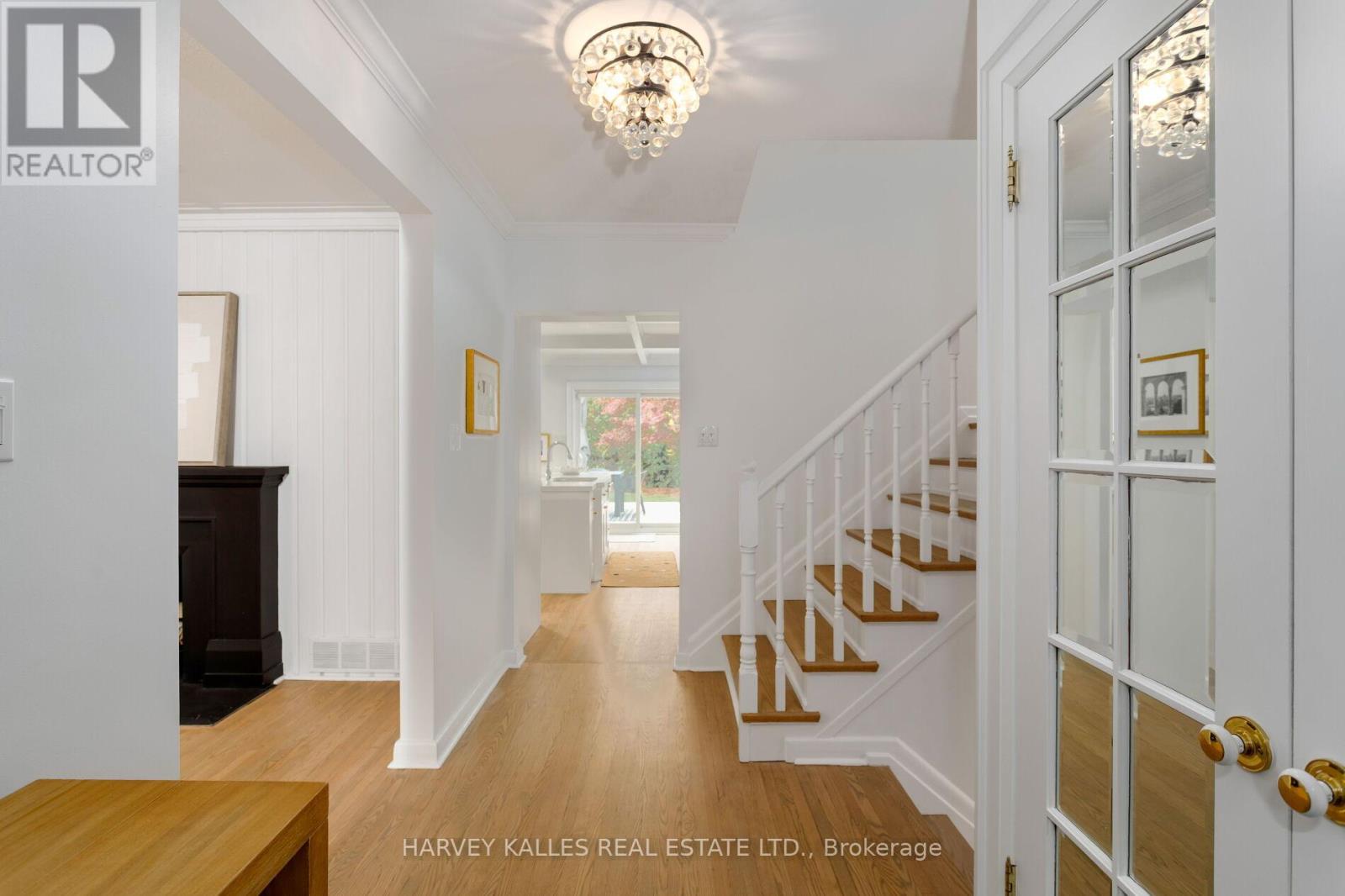 36 Ravensbourne Crescent, Toronto, Ontario  M9A 2A8 - Photo 9 - W12476989