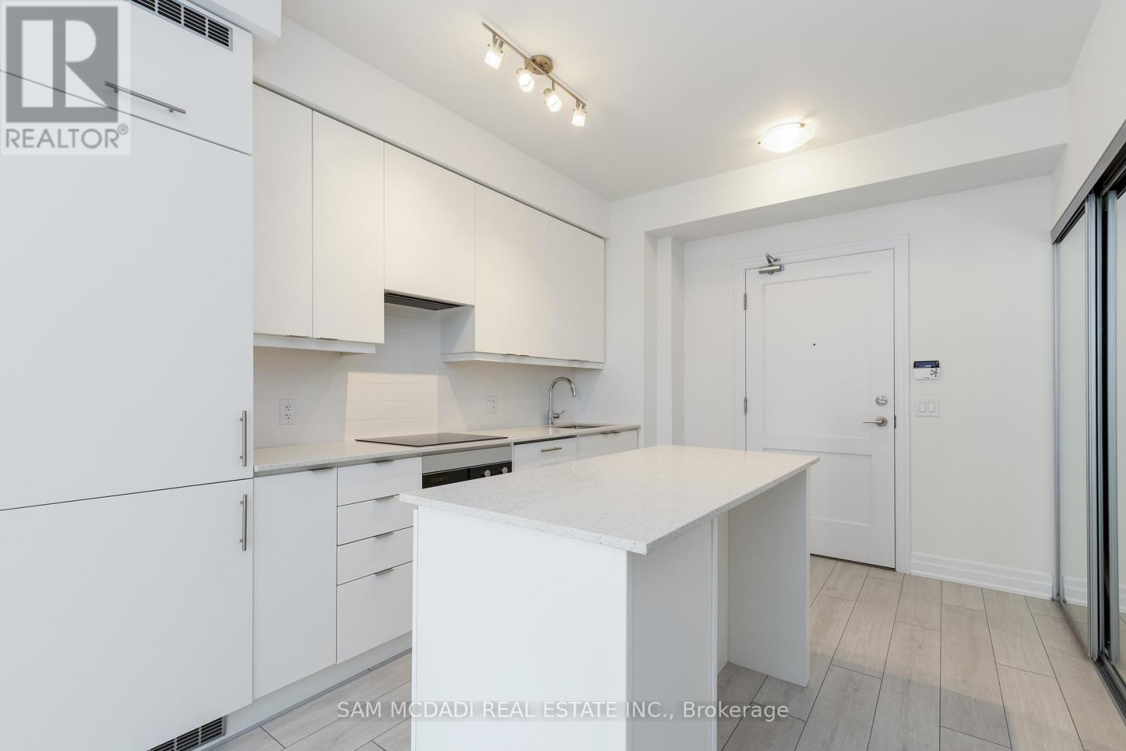 1509 - 30 Elm Drive, Mississauga, Ontario  L5A 4C3 - Photo 3 - W12476990