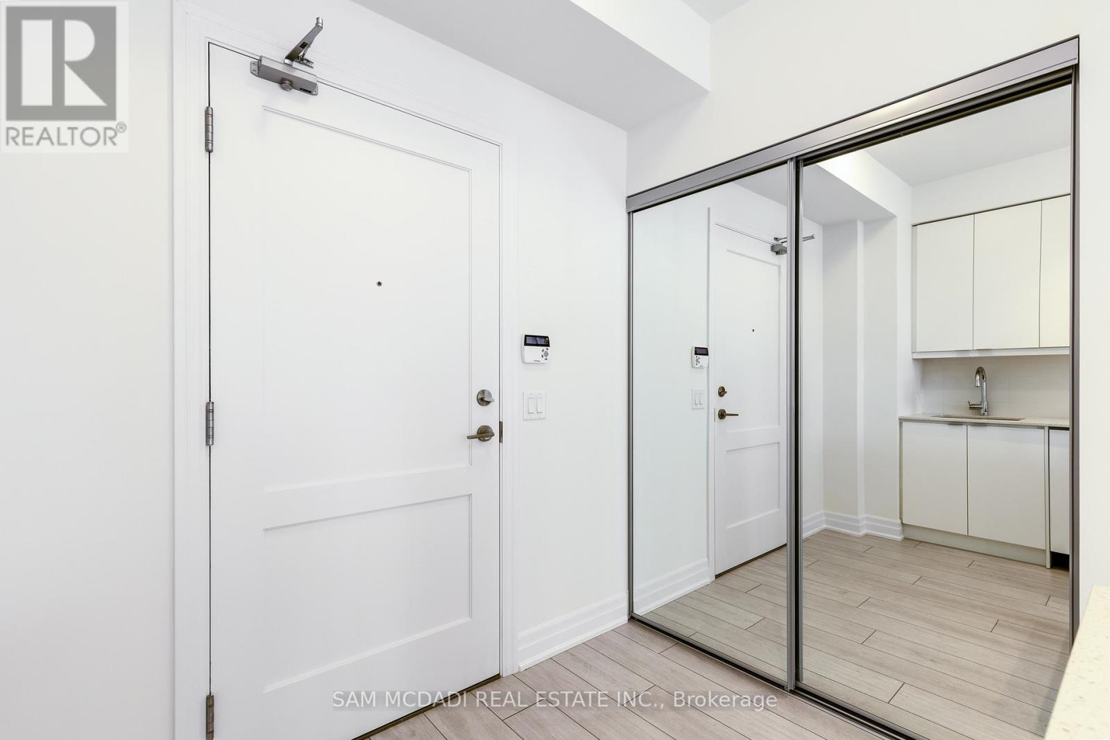 1509 - 30 Elm Drive, Mississauga, Ontario  L5A 4C3 - Photo 6 - W12476990