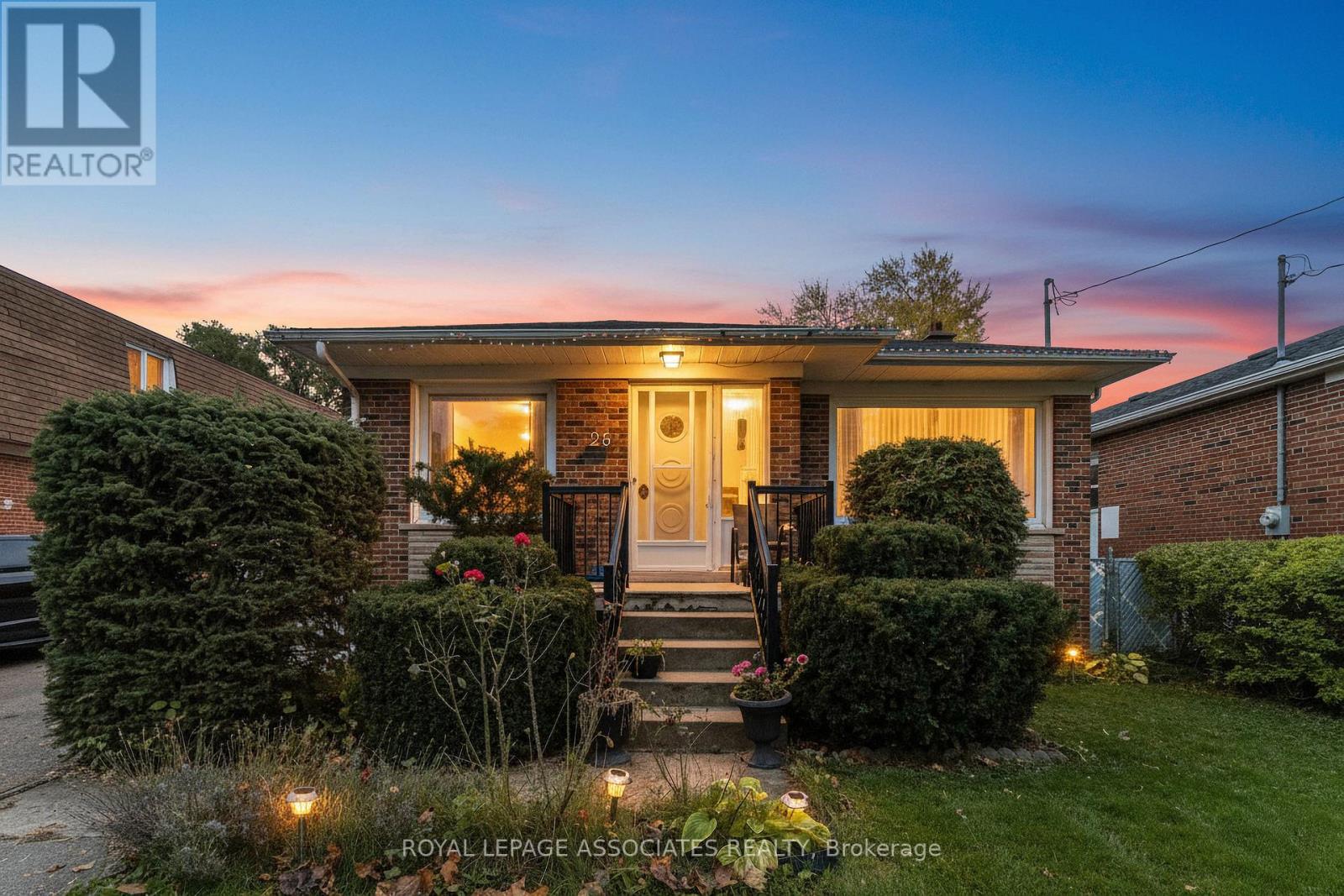 28 WATERBEACH CRESCENT, Toronto, Ontario