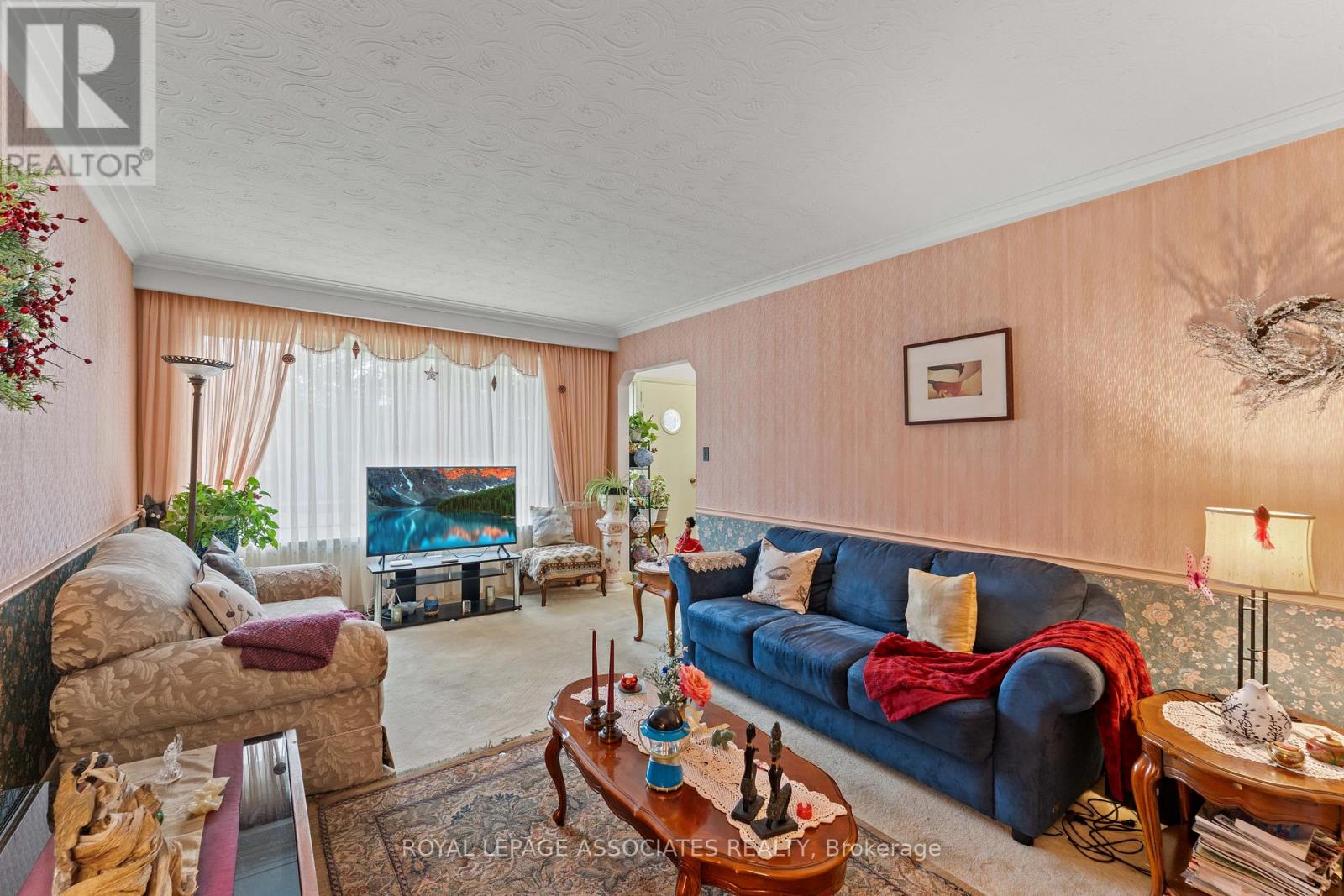 28 Waterbeach Crescent, Toronto, Ontario  M9W 3L9 - Photo 10 - W12477004