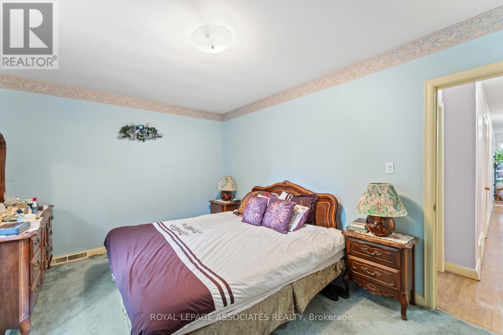 28 Waterbeach Crescent, Toronto, Ontario  M9W 3L9 - Photo 20 - W12477004
