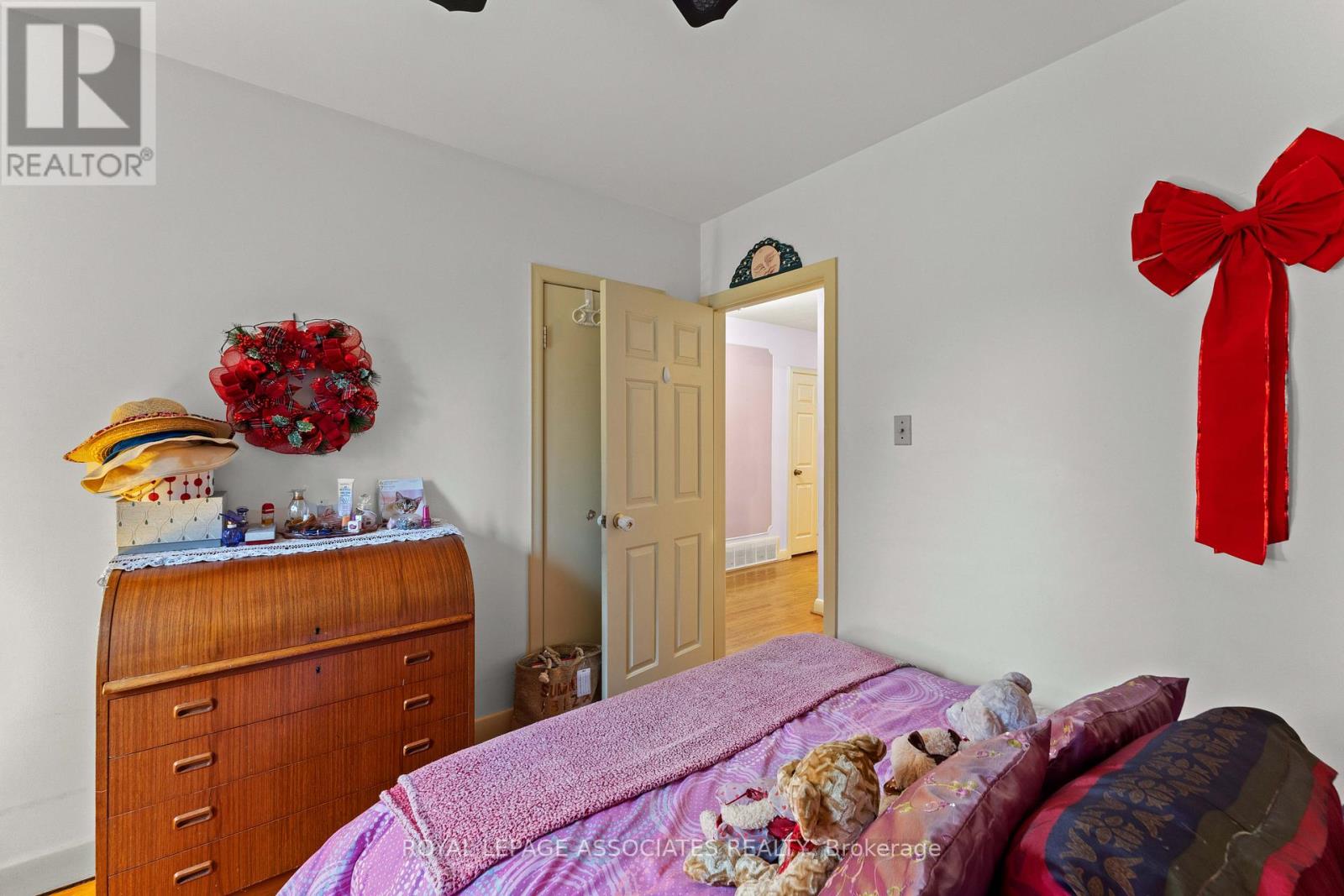 28 Waterbeach Crescent, Toronto, Ontario  M9W 3L9 - Photo 27 - W12477004