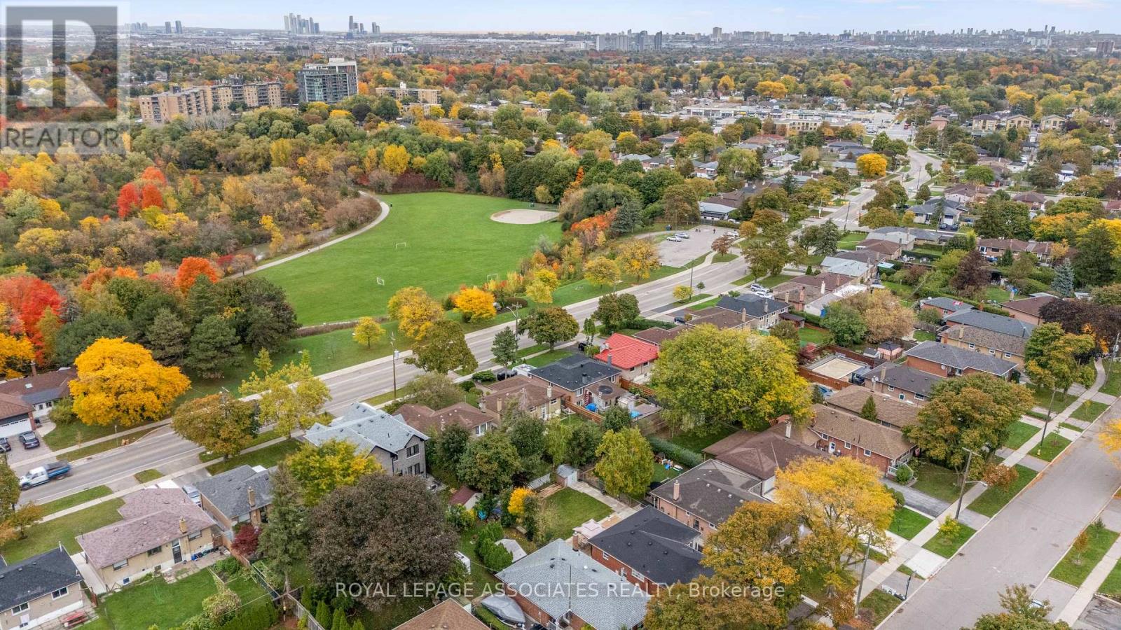 28 Waterbeach Crescent, Toronto, Ontario  M9W 3L9 - Photo 50 - W12477004
