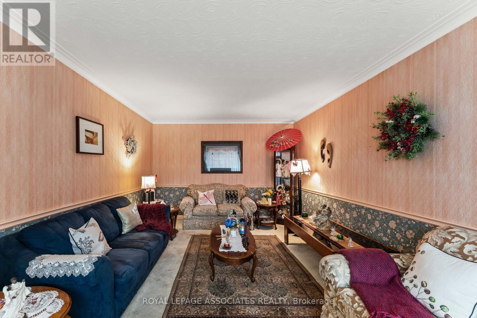 28 Waterbeach Crescent, Toronto, Ontario  M9W 3L9 - Photo 8 - W12477004
