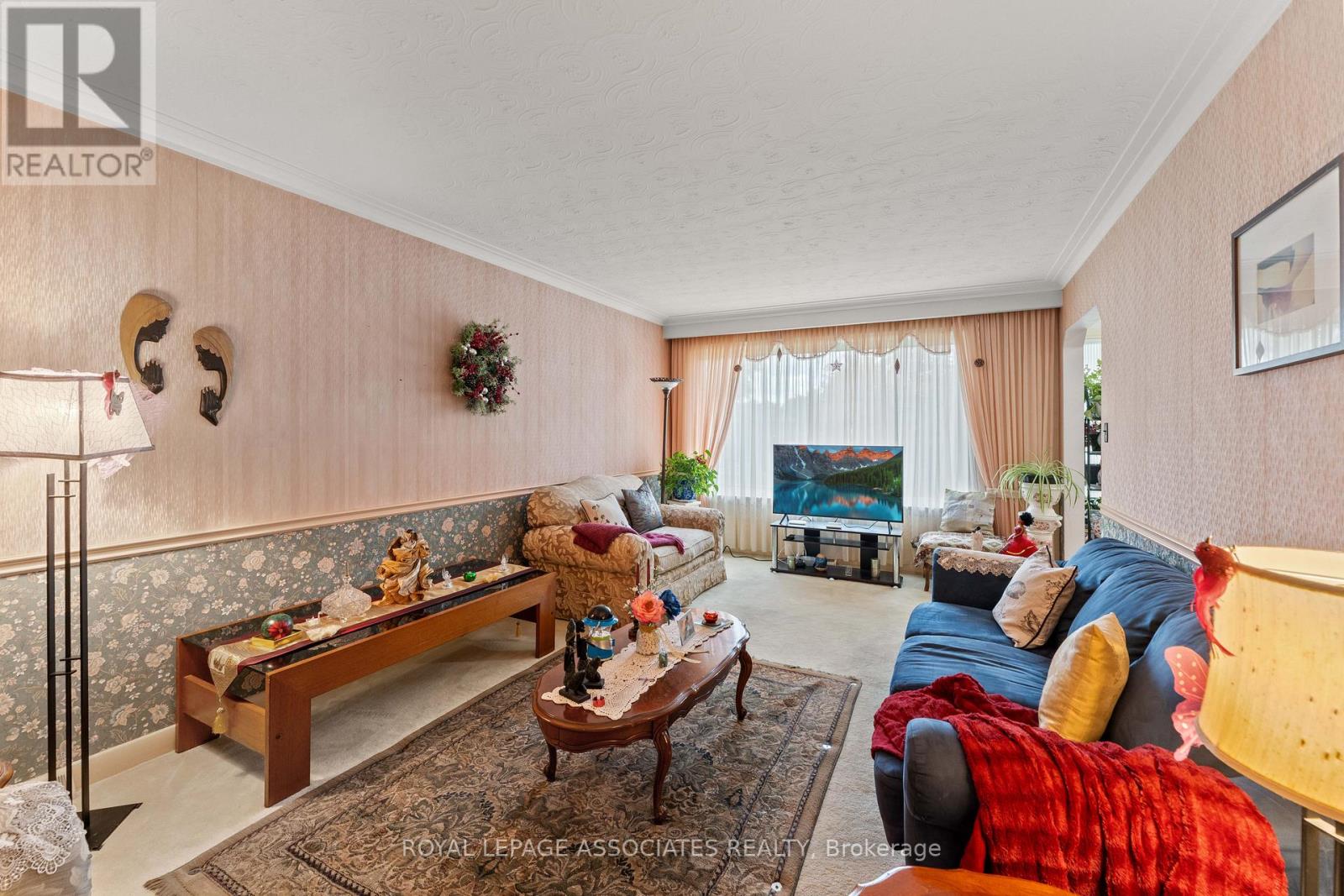 28 Waterbeach Crescent, Toronto, Ontario  M9W 3L9 - Photo 9 - W12477004