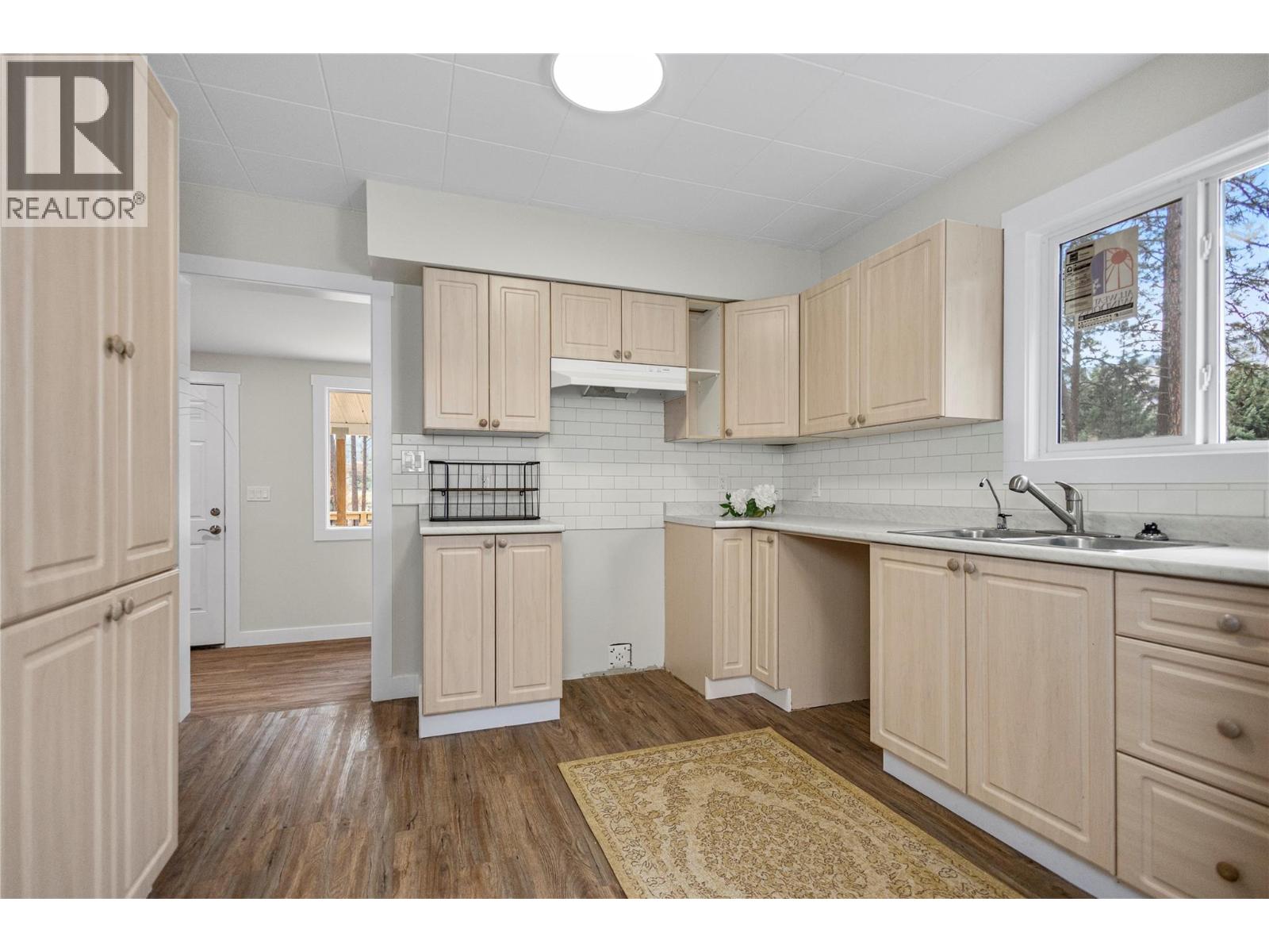 8127 Donaldson Drive, Grand Forks, British Columbia  V0H 1H2 - Photo 6 - 10366129