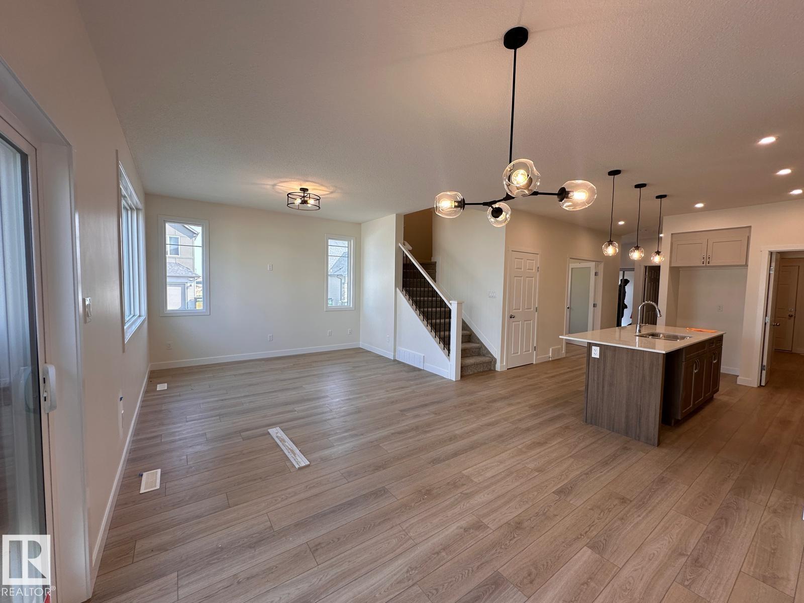 6304 King Wd Sw, Edmonton, Alberta  T6W 2J2 - Photo 2 - E4463106