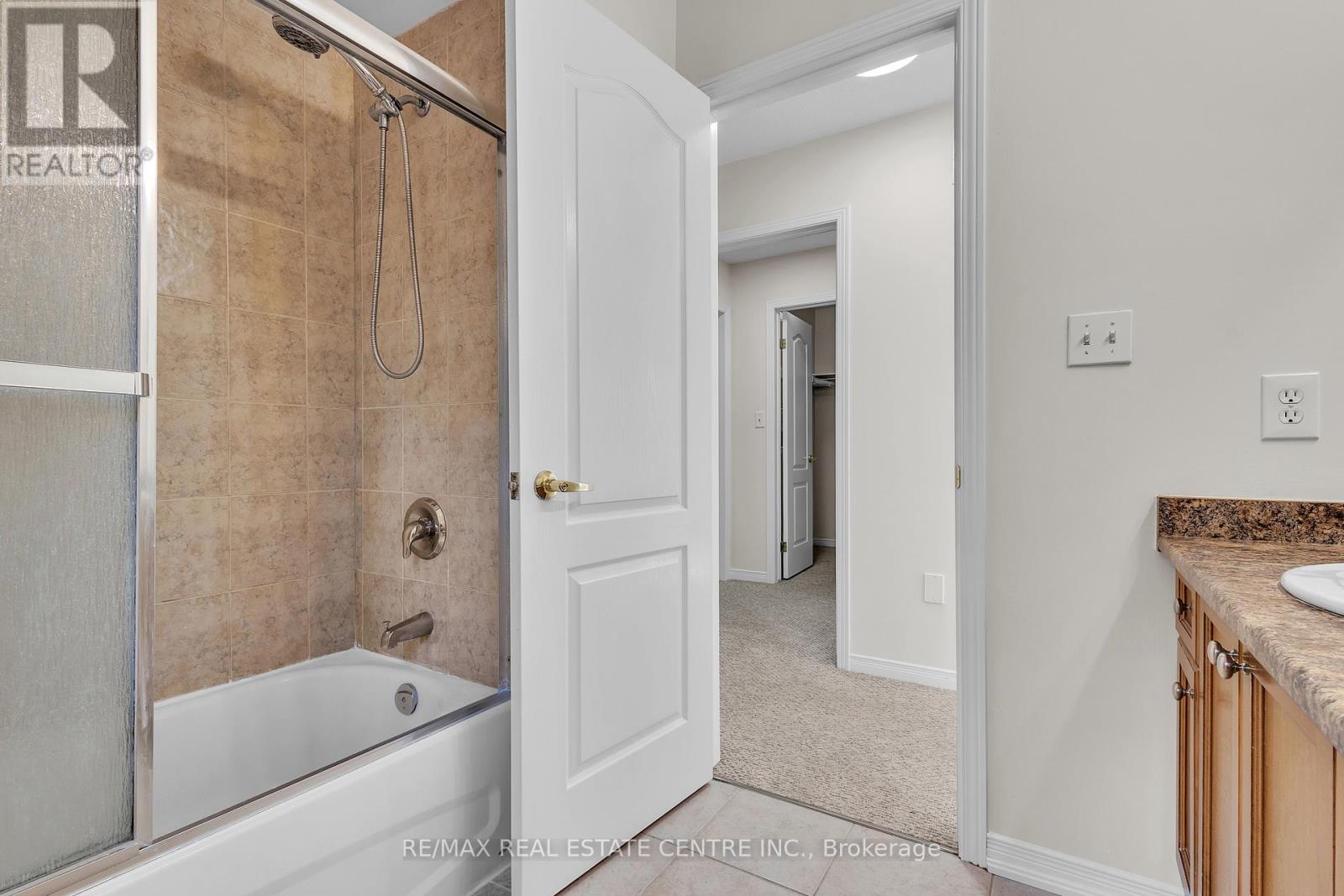 86 Glendarling Crescent, Hamilton, Ontario  L8E 0B1 - Photo 25 - X12476975