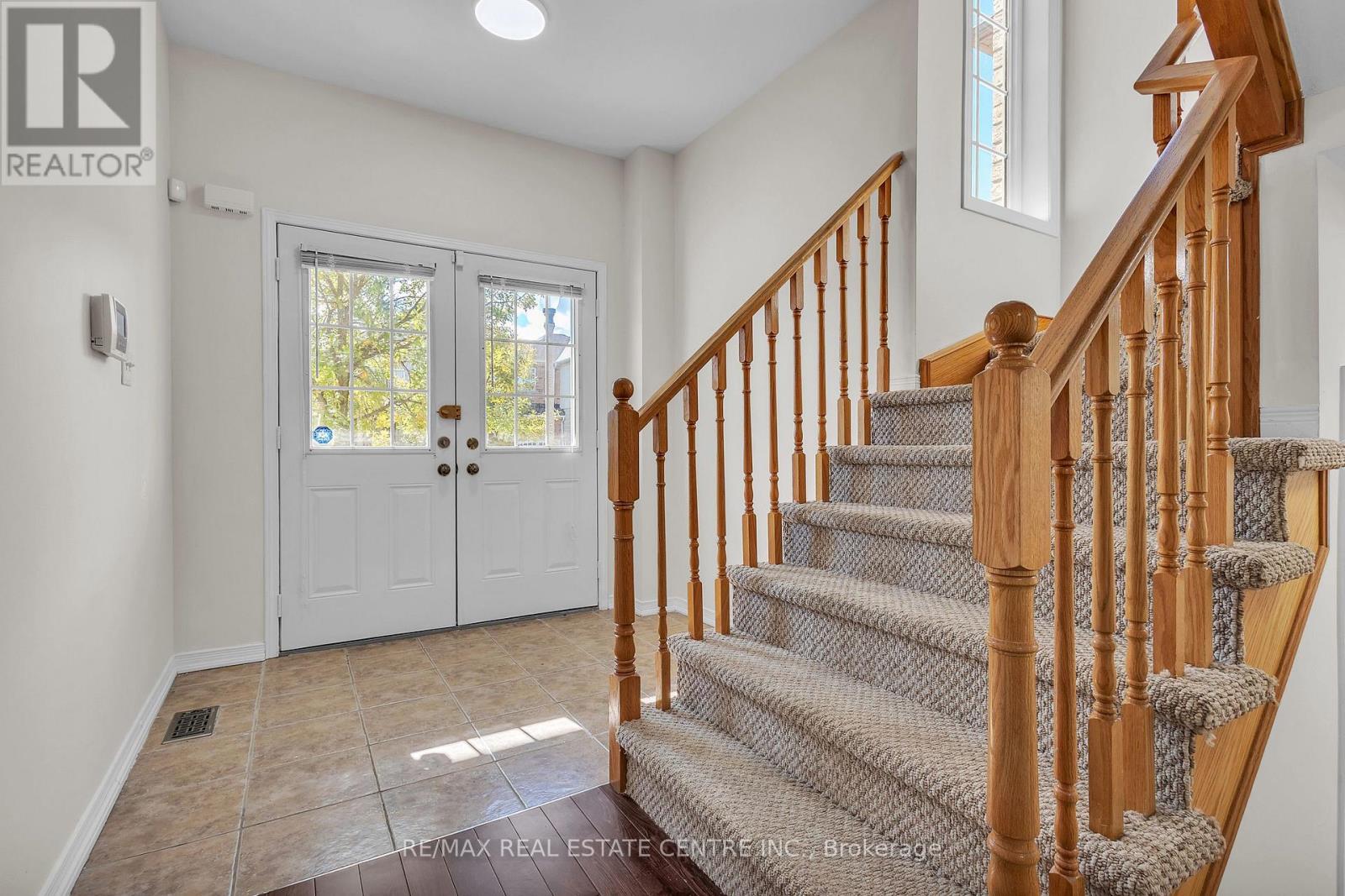 86 Glendarling Crescent, Hamilton, Ontario  L8E 0B1 - Photo 3 - X12476975