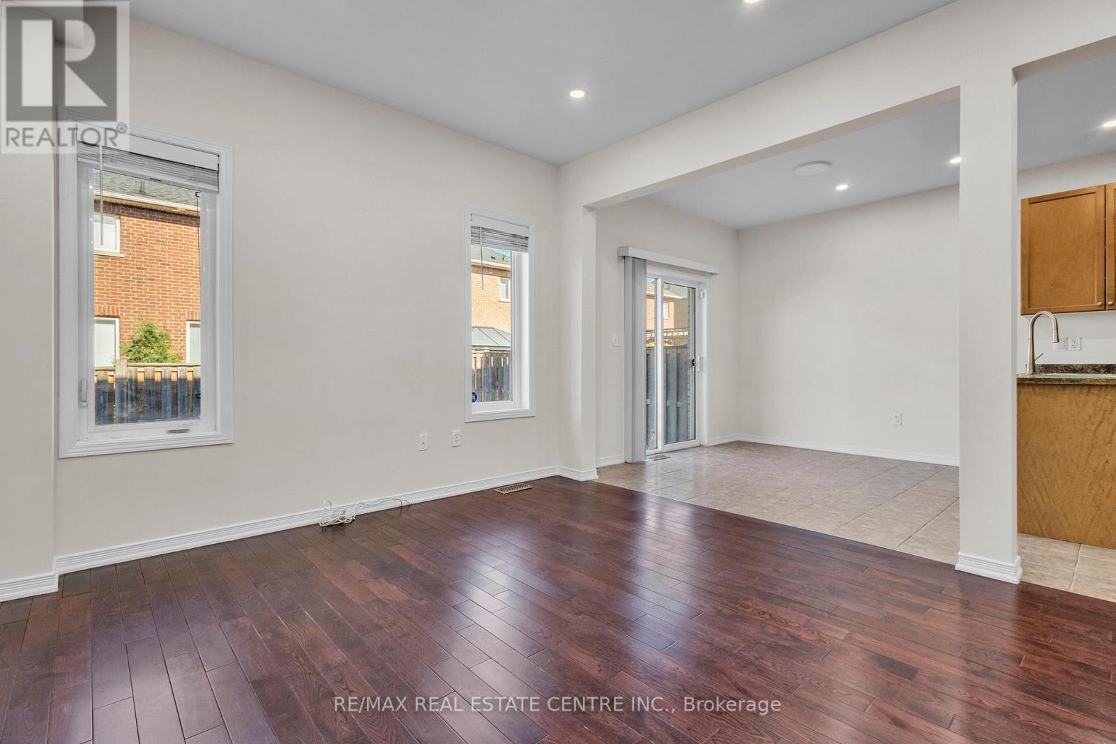 86 Glendarling Crescent, Hamilton, Ontario  L8E 0B1 - Photo 7 - X12476975