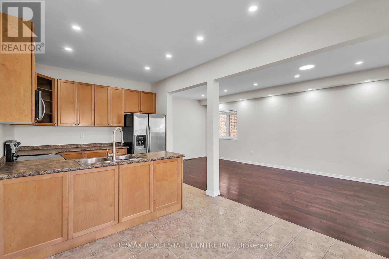 86 Glendarling Crescent, Hamilton, Ontario  L8E 0B1 - Photo 9 - X12476975
